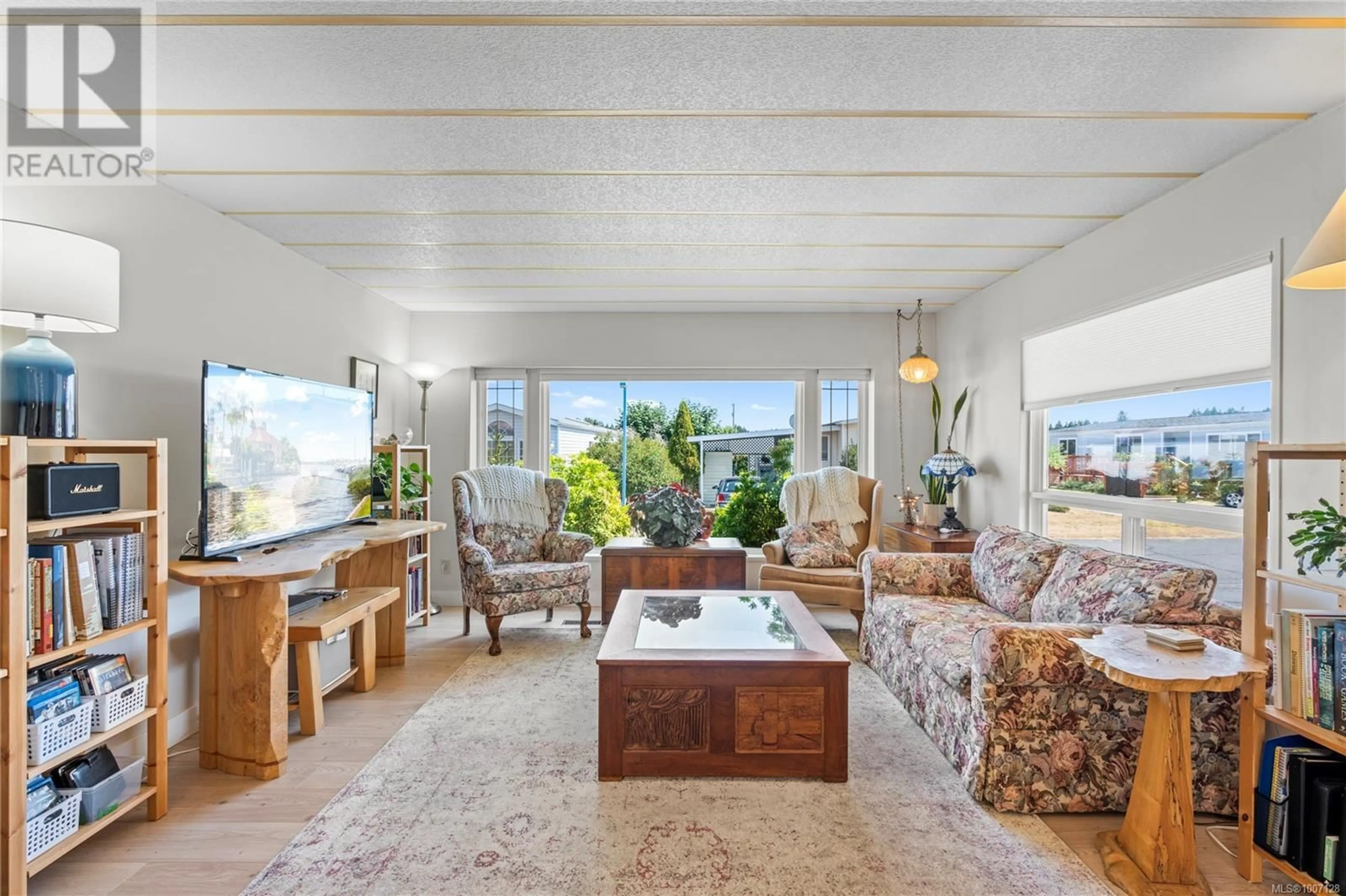 Living room with furniture, unknown for 12 - 450 STANFORD AVENUE EAST, Parksville British Columbia V9P1V8