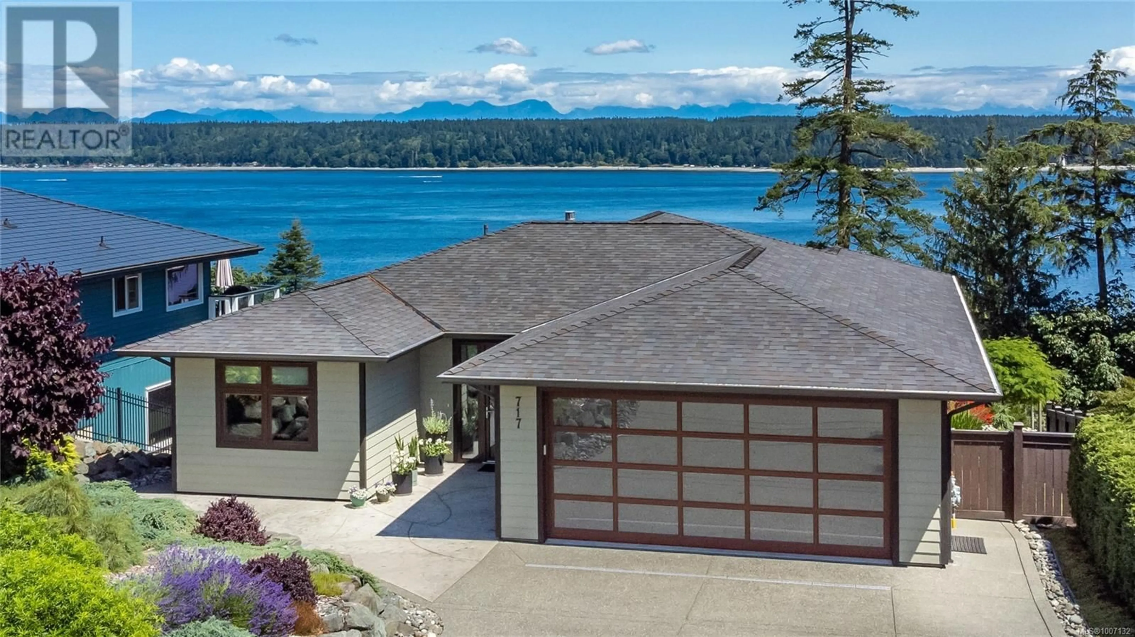 Home with vinyl exterior material, water/lake/river/ocean view for 717 ASH STREET, Campbell River British Columbia V9W1G1