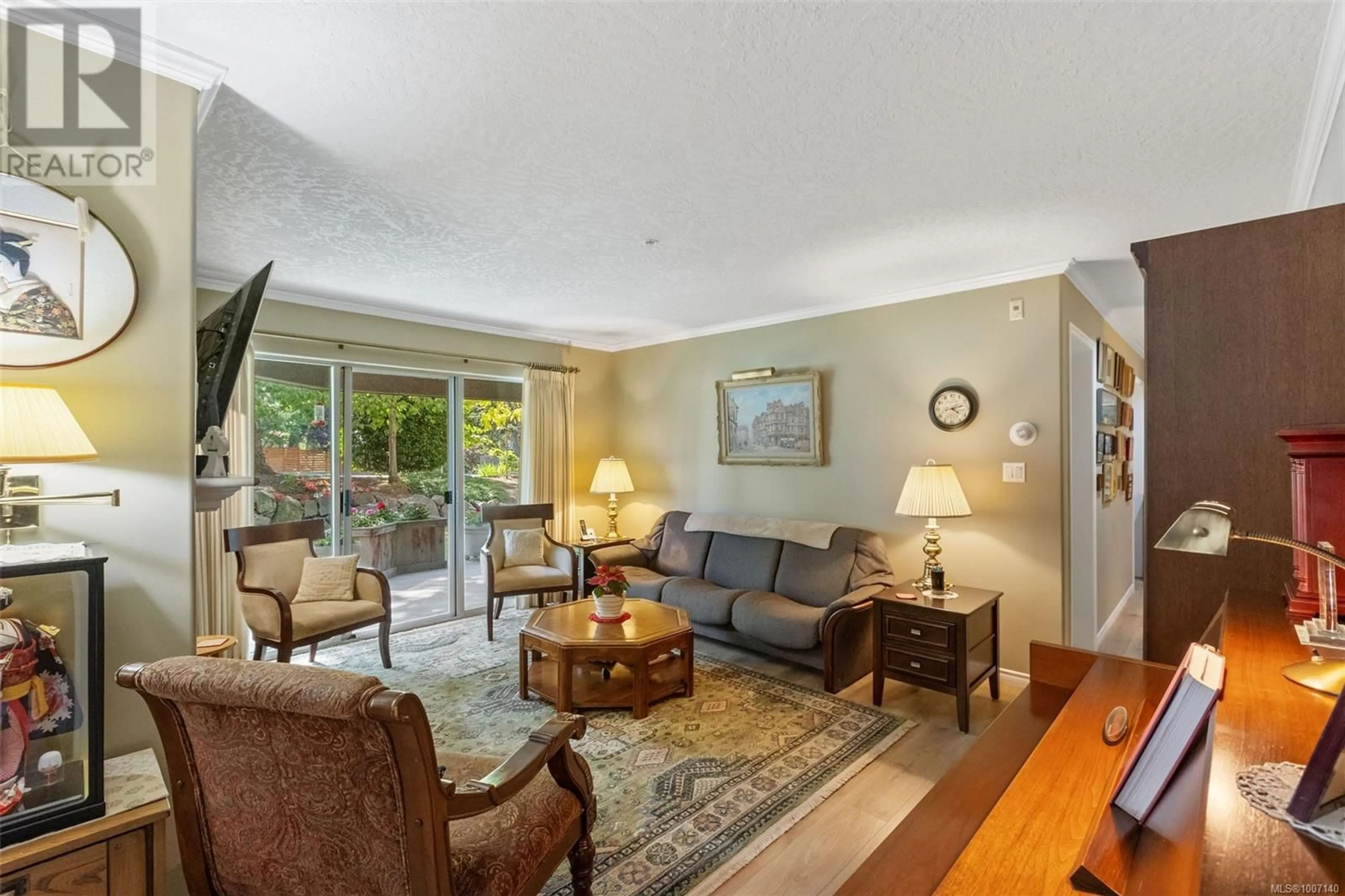 Living room with furniture, unknown for 105 - 1100 UNION ROAD, Saanich British Columbia V8P2J3