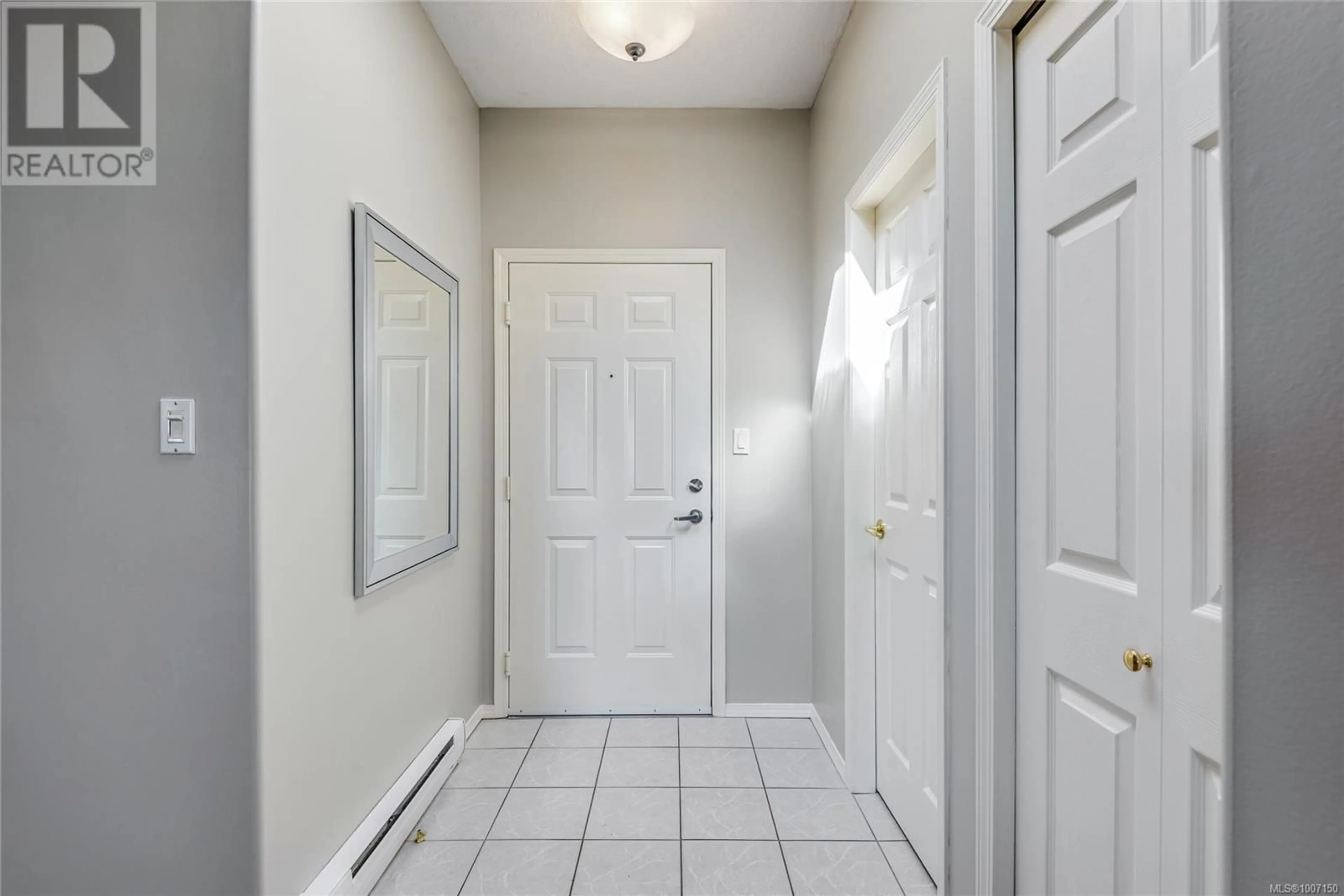 Indoor entryway for 302 - 1350 ISLAND HIGHWAY SOUTH, Campbell River British Columbia V9W1B7
