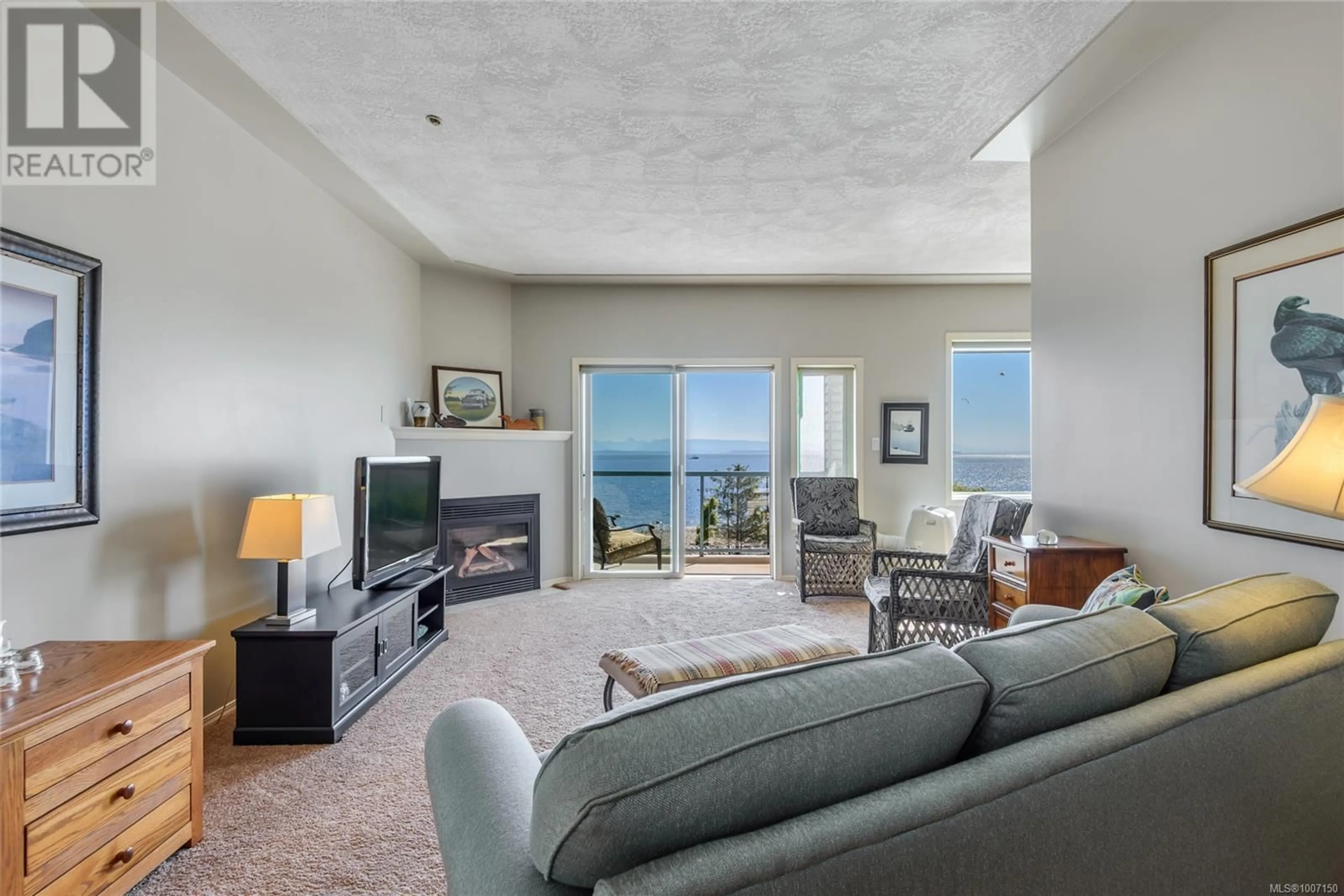 Living room with furniture, unknown for 302 - 1350 ISLAND HIGHWAY SOUTH, Campbell River British Columbia V9W1B7