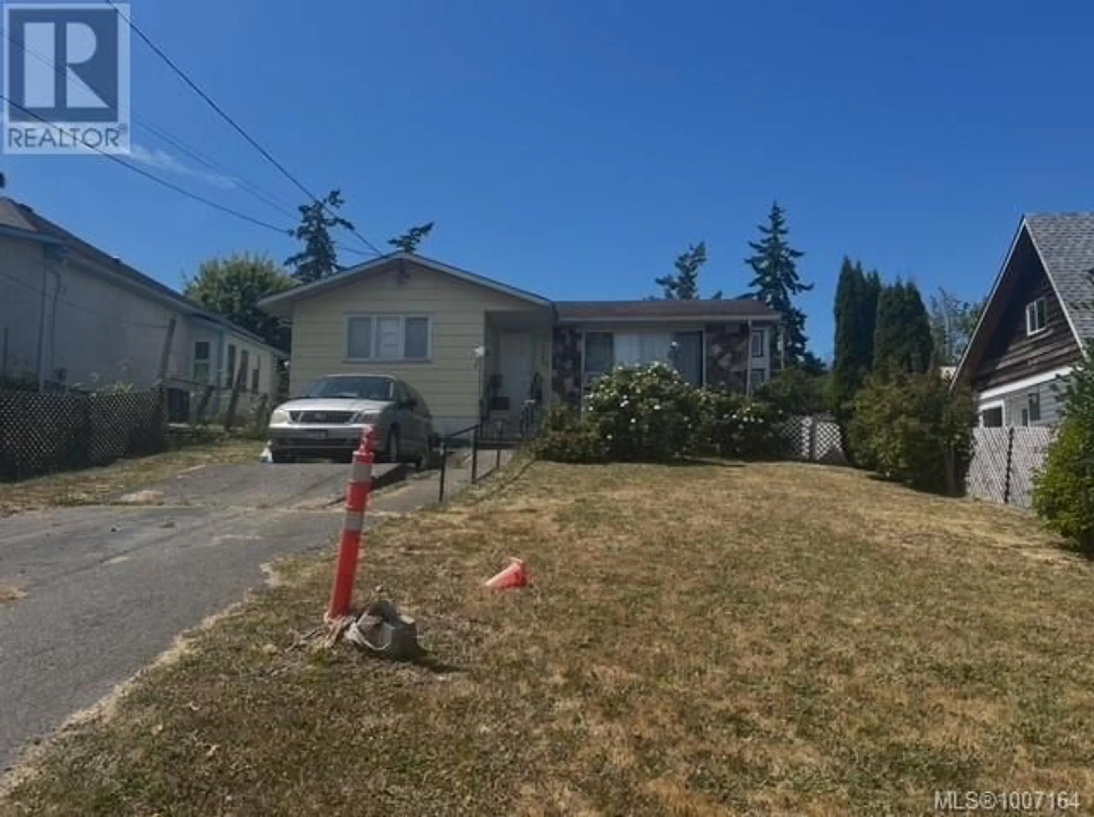 A pic from outside/outdoor area/front of a property/back of a property/a pic from drone, street for 8082 YORK AVENUE, Crofton British Columbia V0R1R0