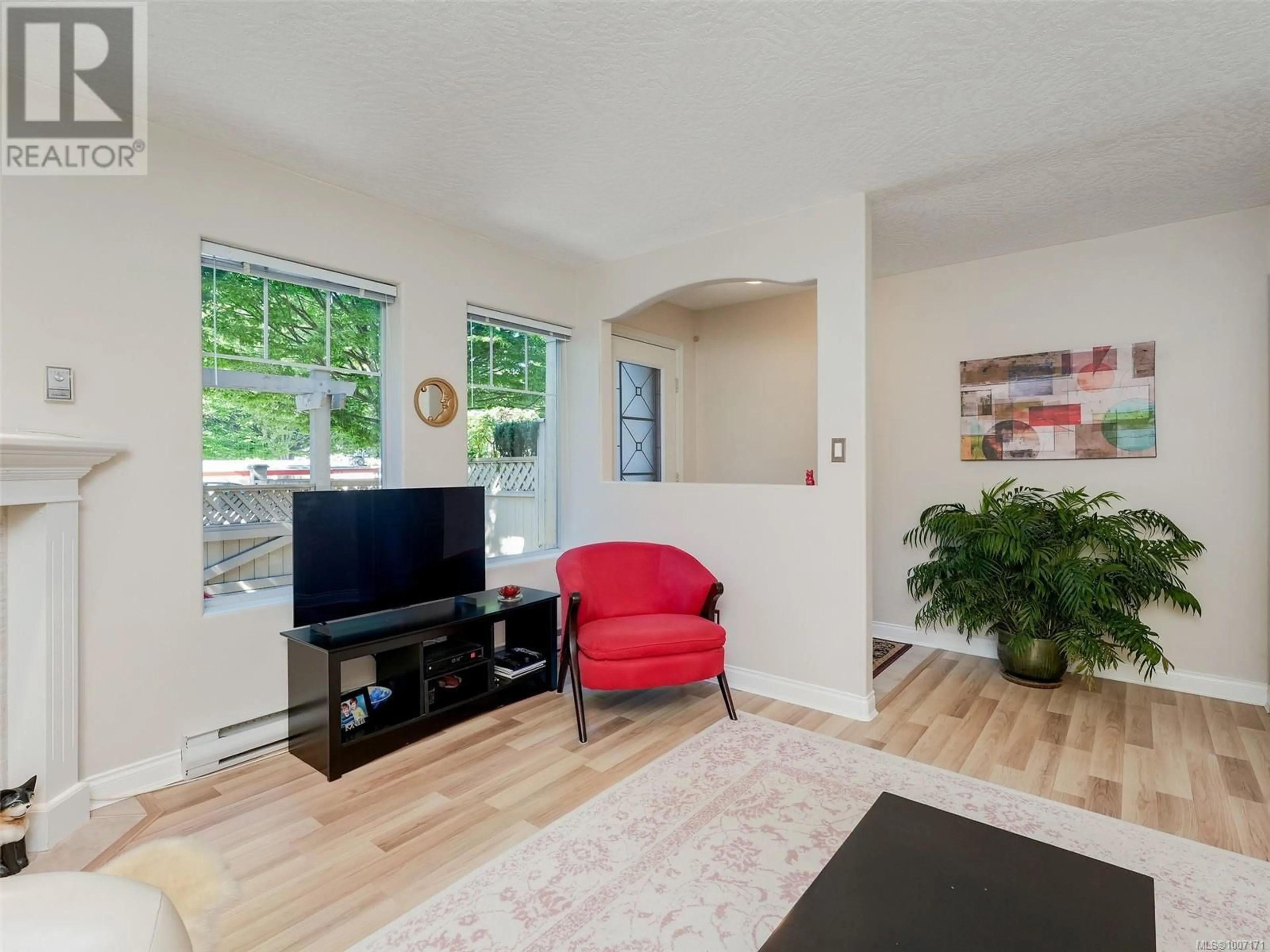Living room with furniture, unknown for B - 136 SUPERIOR STREET, Victoria British Columbia V8V1T1