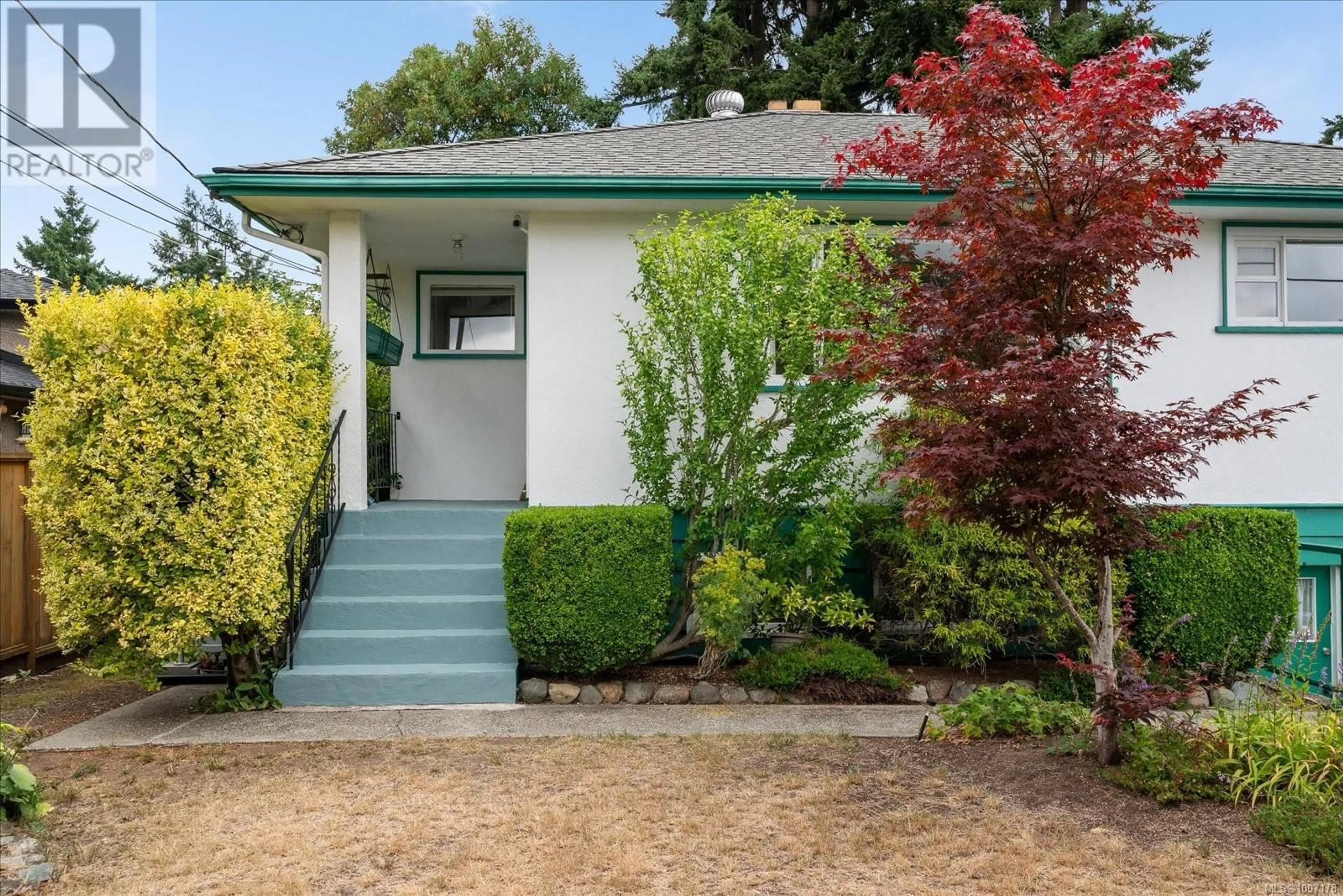 Home with vinyl exterior material, street for 880 HUNTER STREET, Nanaimo British Columbia V9S1R5