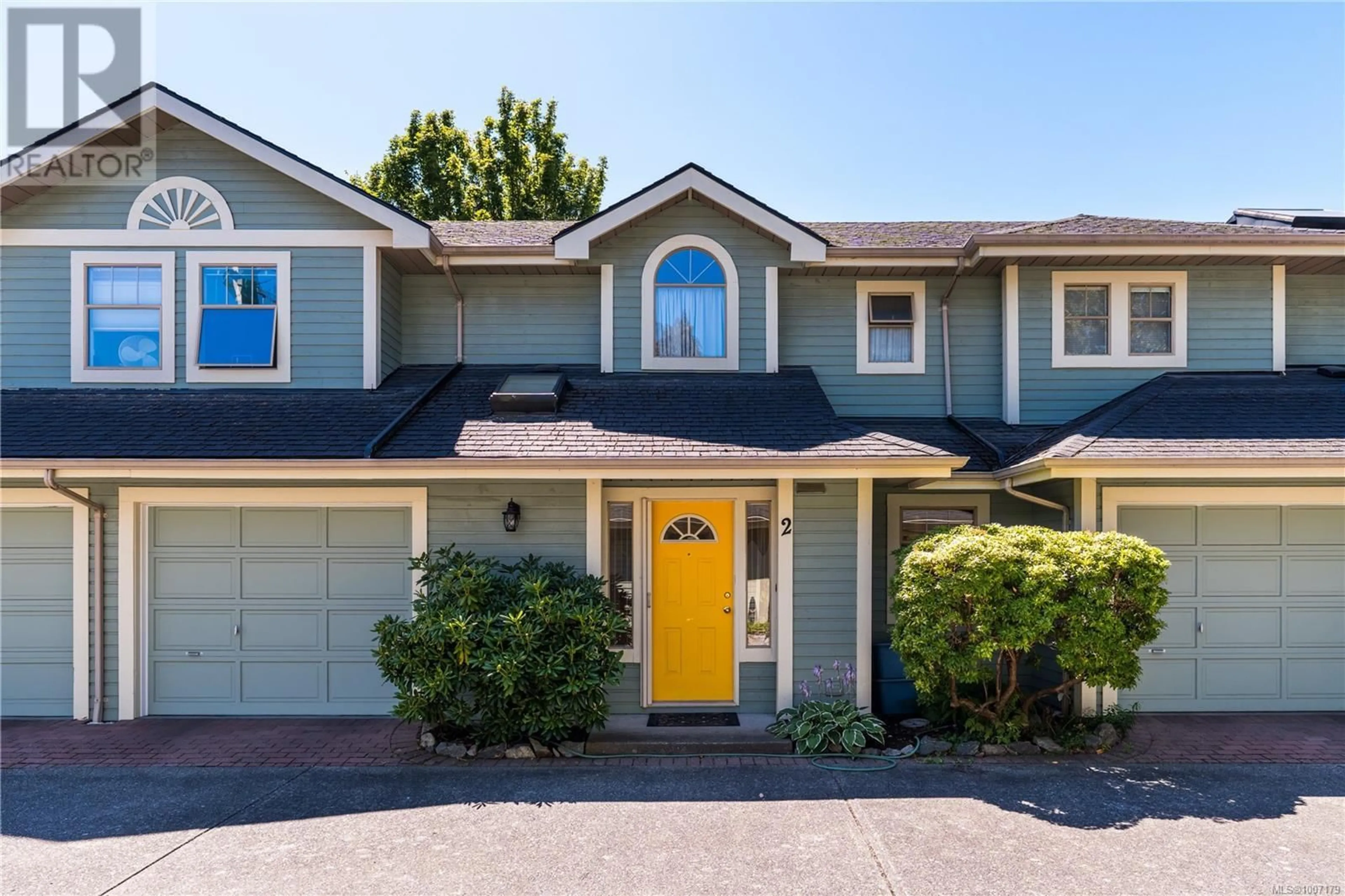 Home with vinyl exterior material, street for 2 - 1060 SUTLEJ STREET, Victoria British Columbia V8V2V8