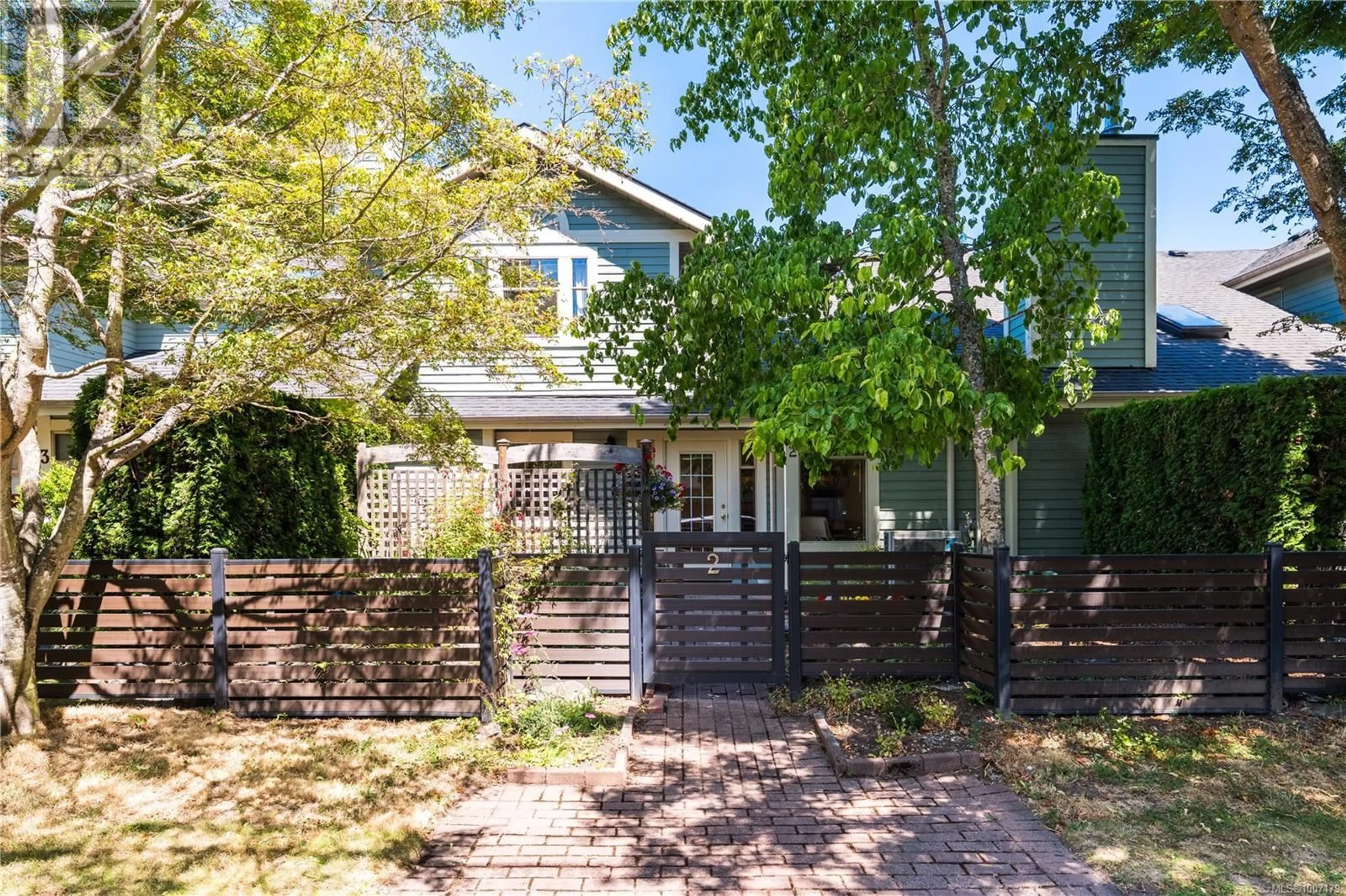 Unknown for 2 - 1060 SUTLEJ STREET, Victoria British Columbia V8V2V8