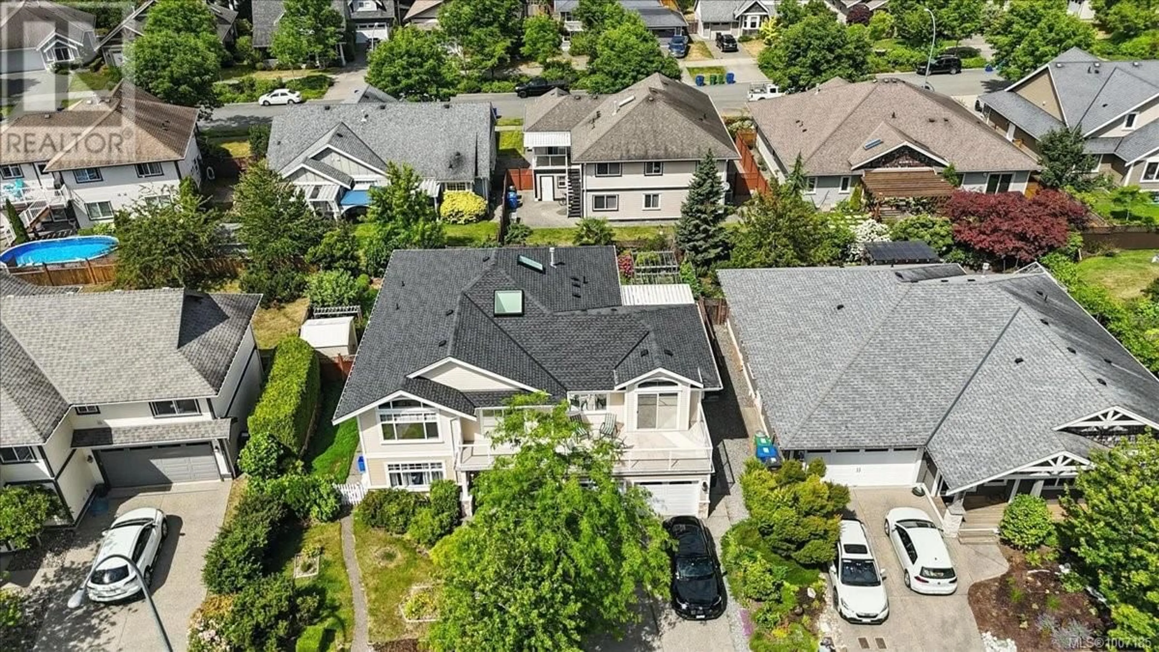 A pic from outside/outdoor area/front of a property/back of a property/a pic from drone, street for 627 SARUM RISE WAY, Nanaimo British Columbia V9R7C5