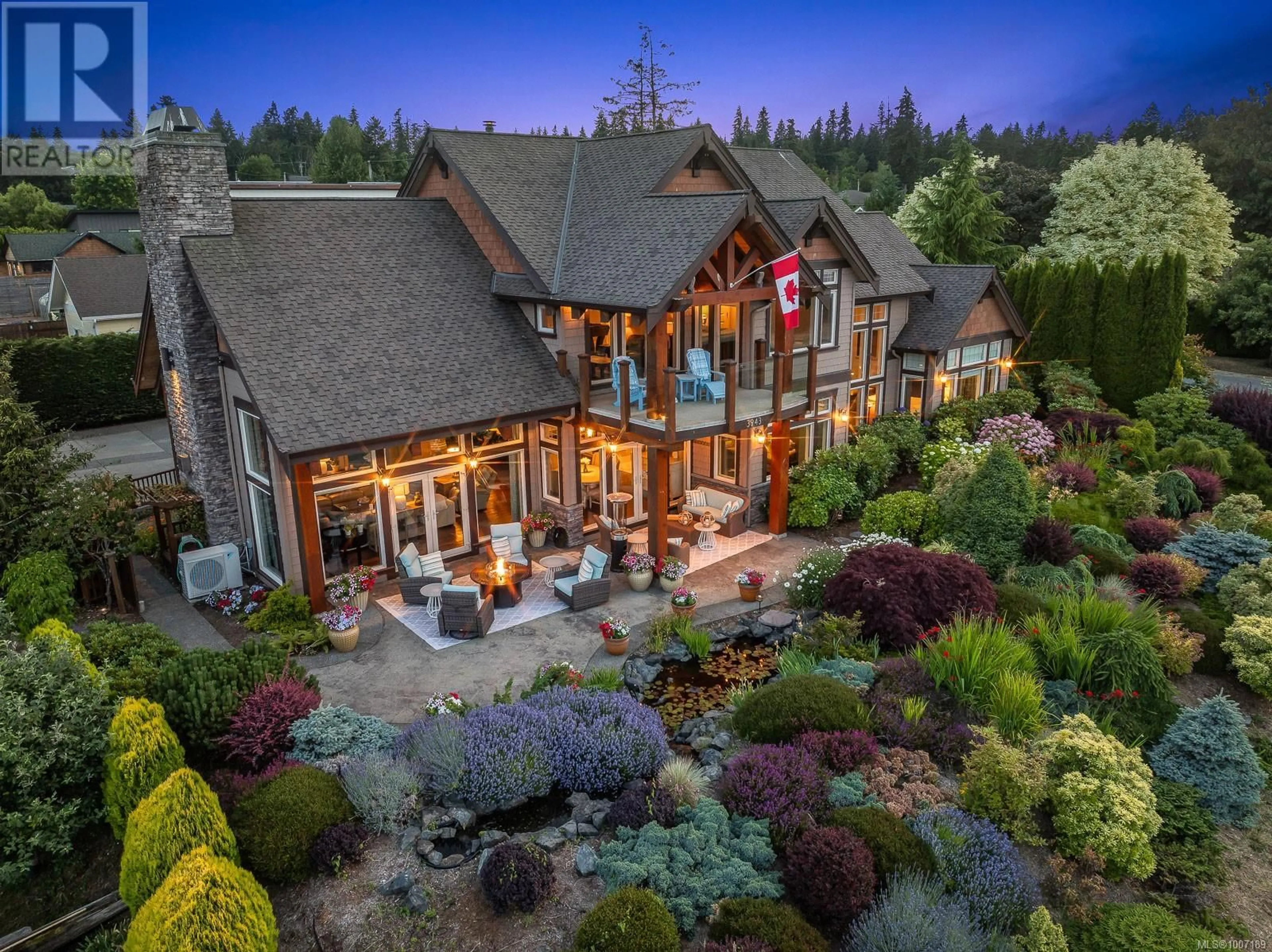 A pic from outside/outdoor area/front of a property/back of a property/a pic from drone, mountain view for 3943-3941 MARINE DRIVE, Royston British Columbia V0R2V0