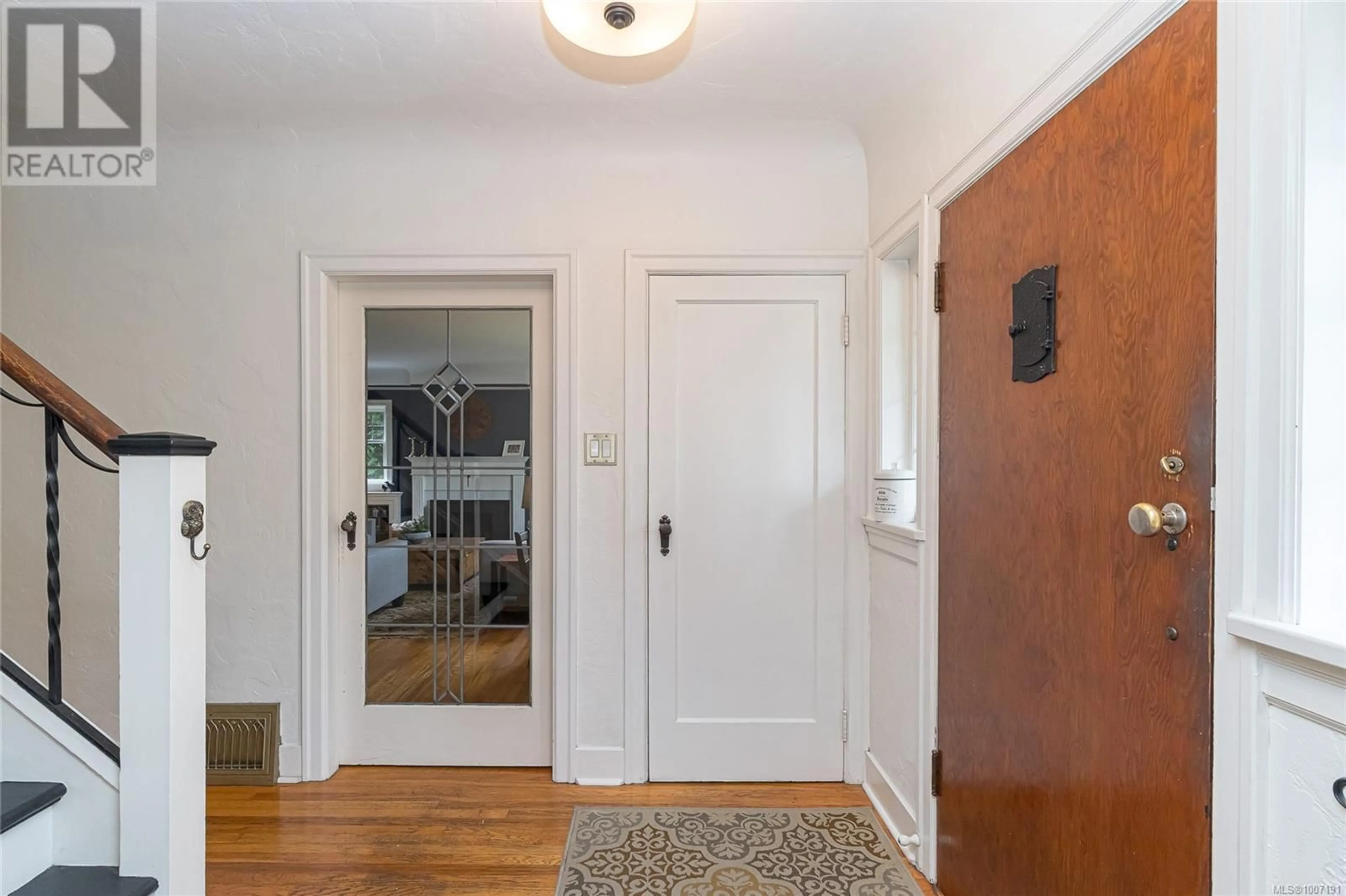 Indoor entryway for 1855 WATSON STREET, Saanich British Columbia V8R3H6