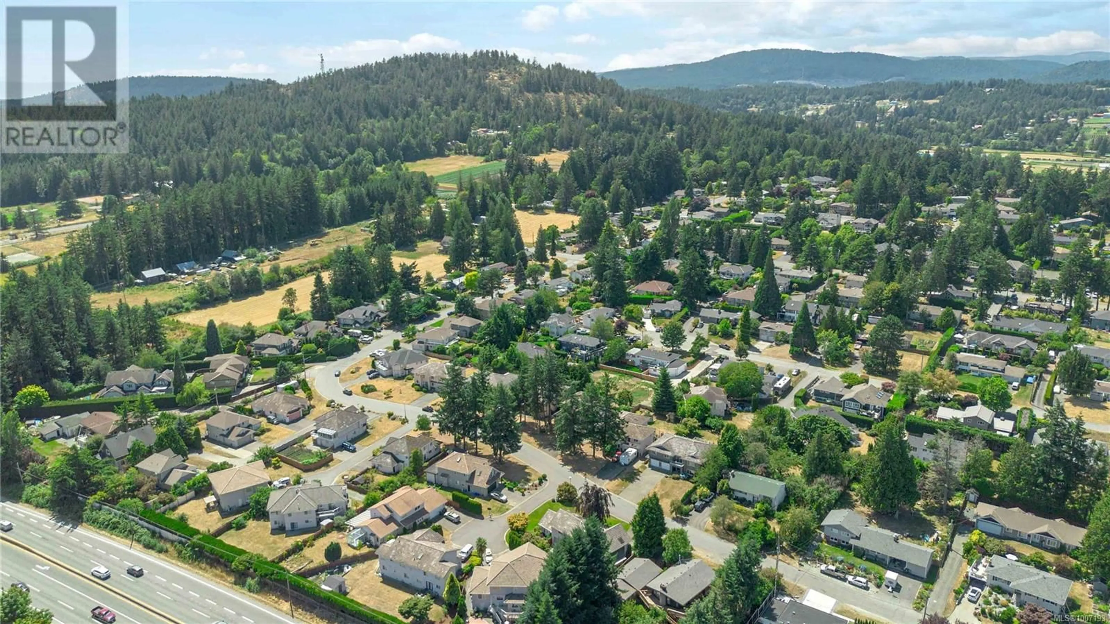A pic from outside/outdoor area/front of a property/back of a property/a pic from drone, mountain view for 6260 ELAINE WAY, Central Saanich British Columbia V8Z6A1