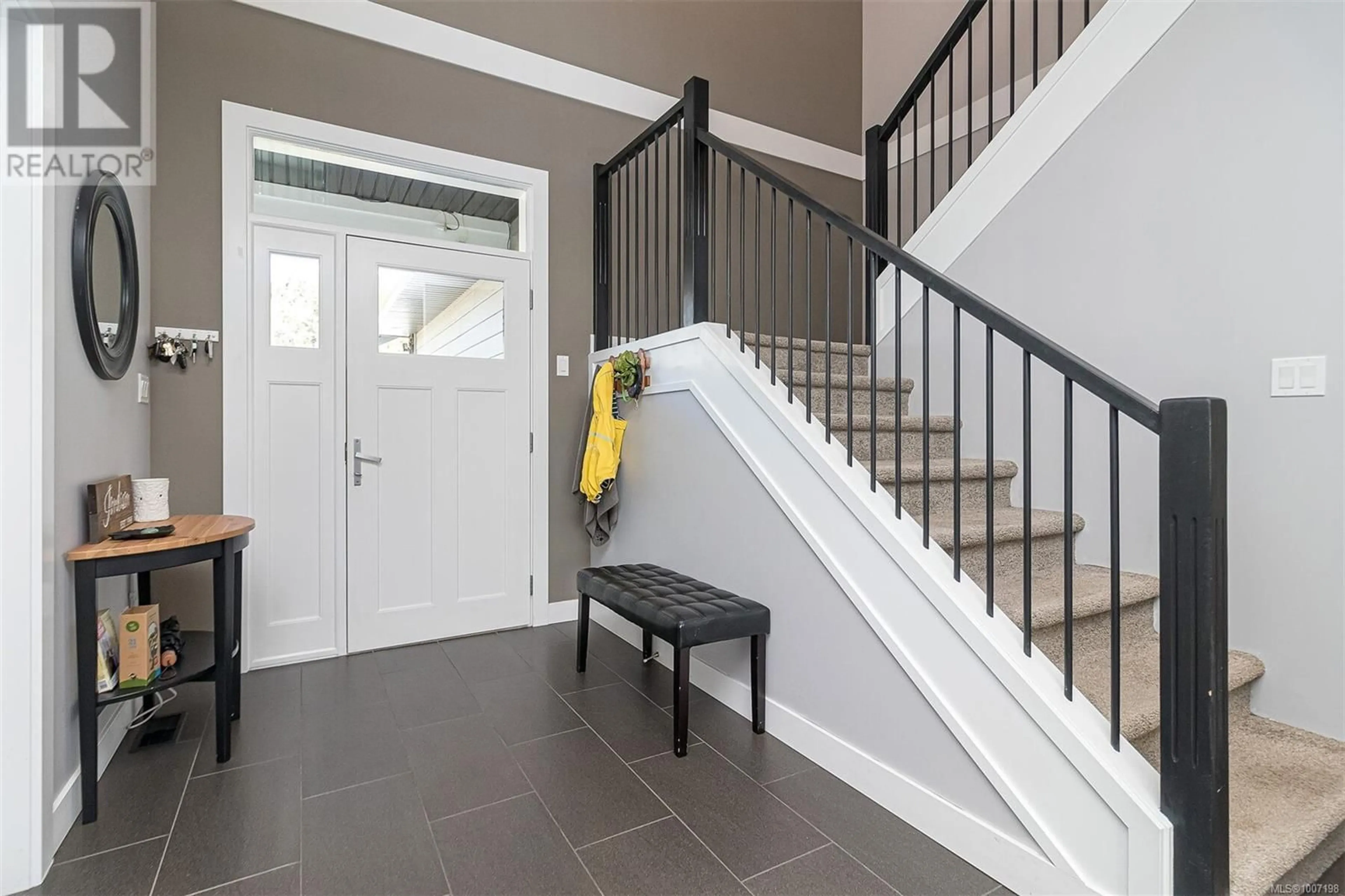 Indoor entryway for 3429 HOPWOOD PLACE, Colwood British Columbia V9C0J1