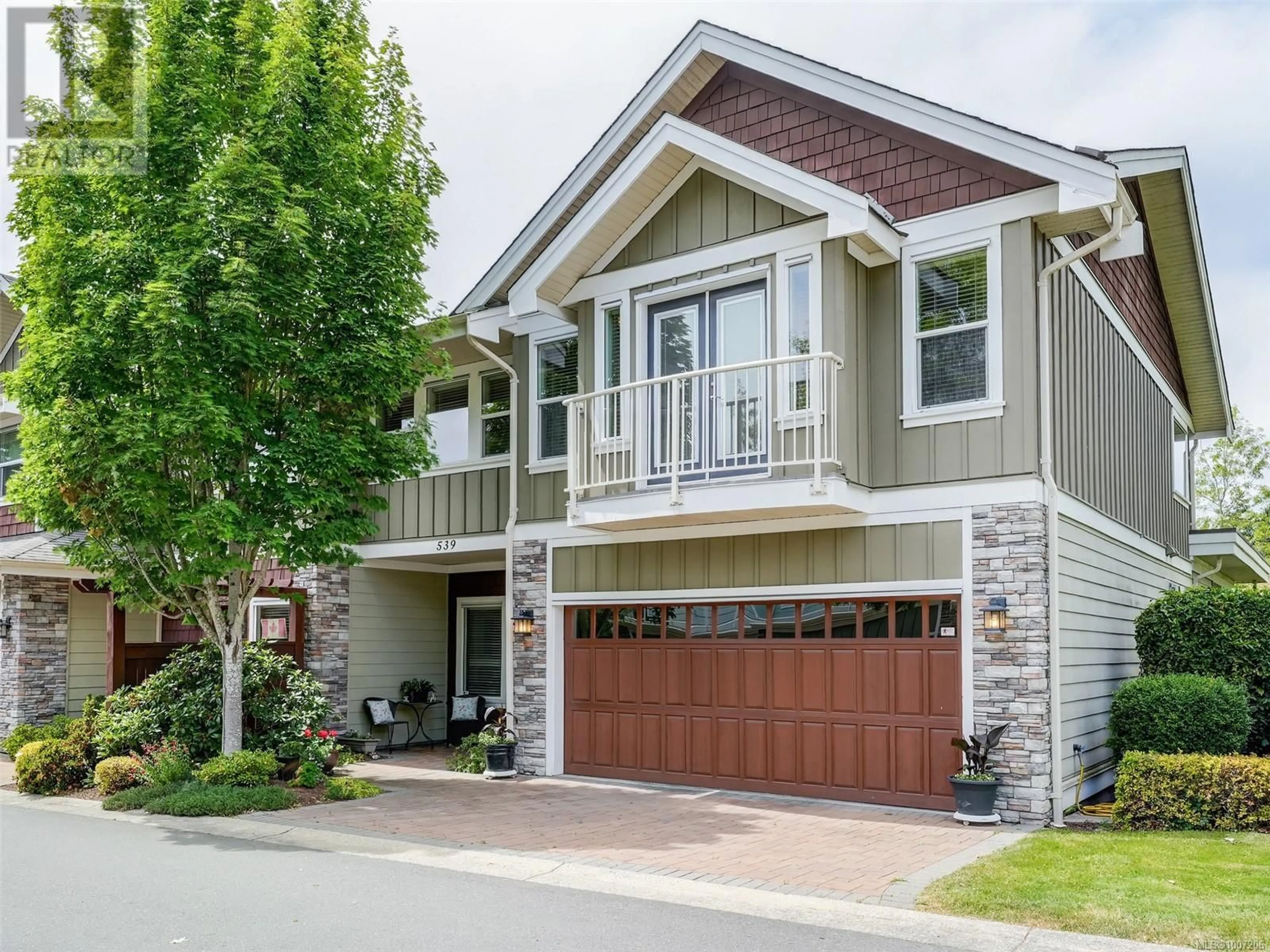 Home with vinyl exterior material, street for 539 HEATHERDALE LANE, Saanich British Columbia V8Z0A4