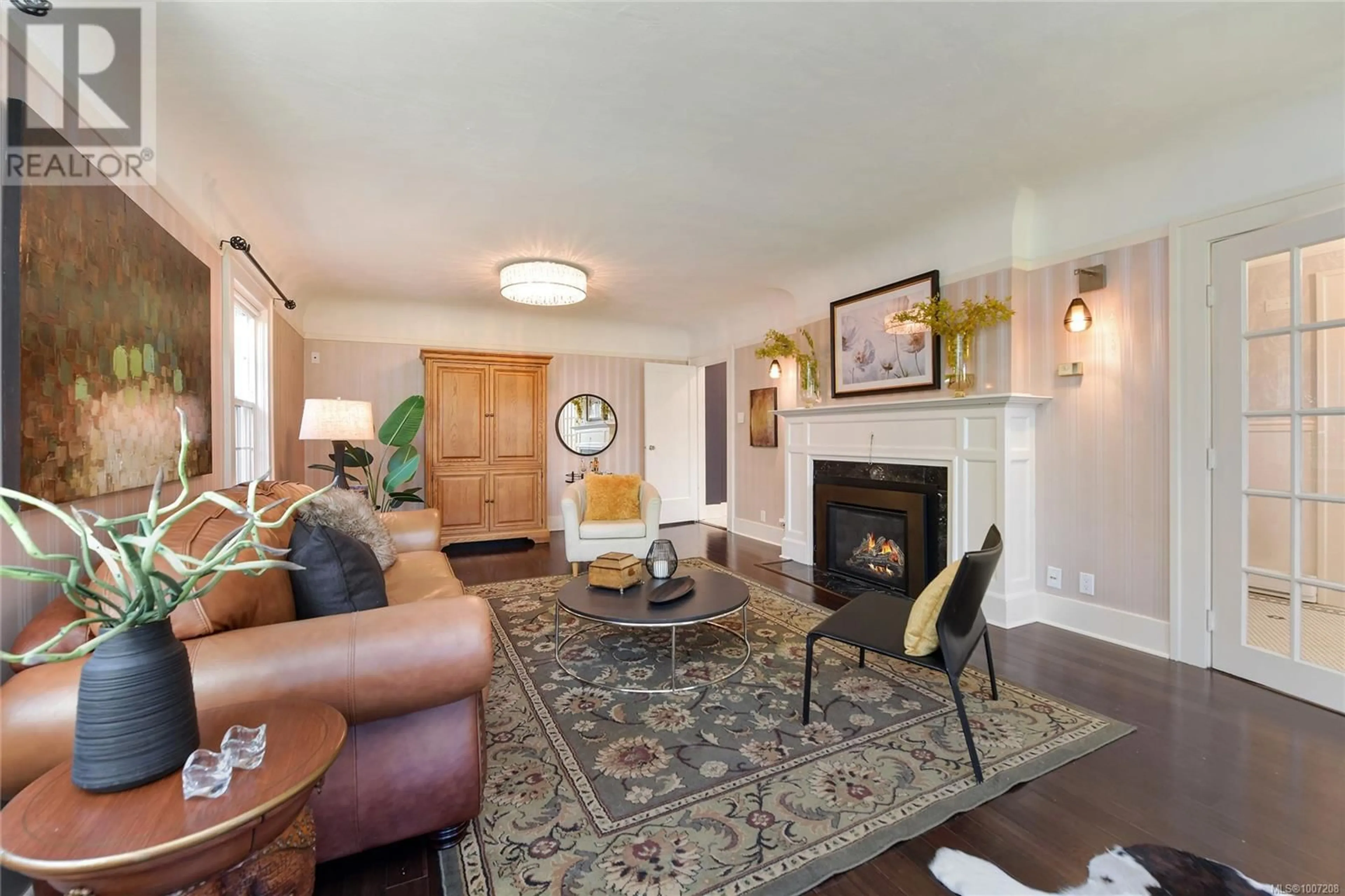 Living room with furniture, unknown for 820 ST. CHARLES STREET, Victoria British Columbia V8S3P3