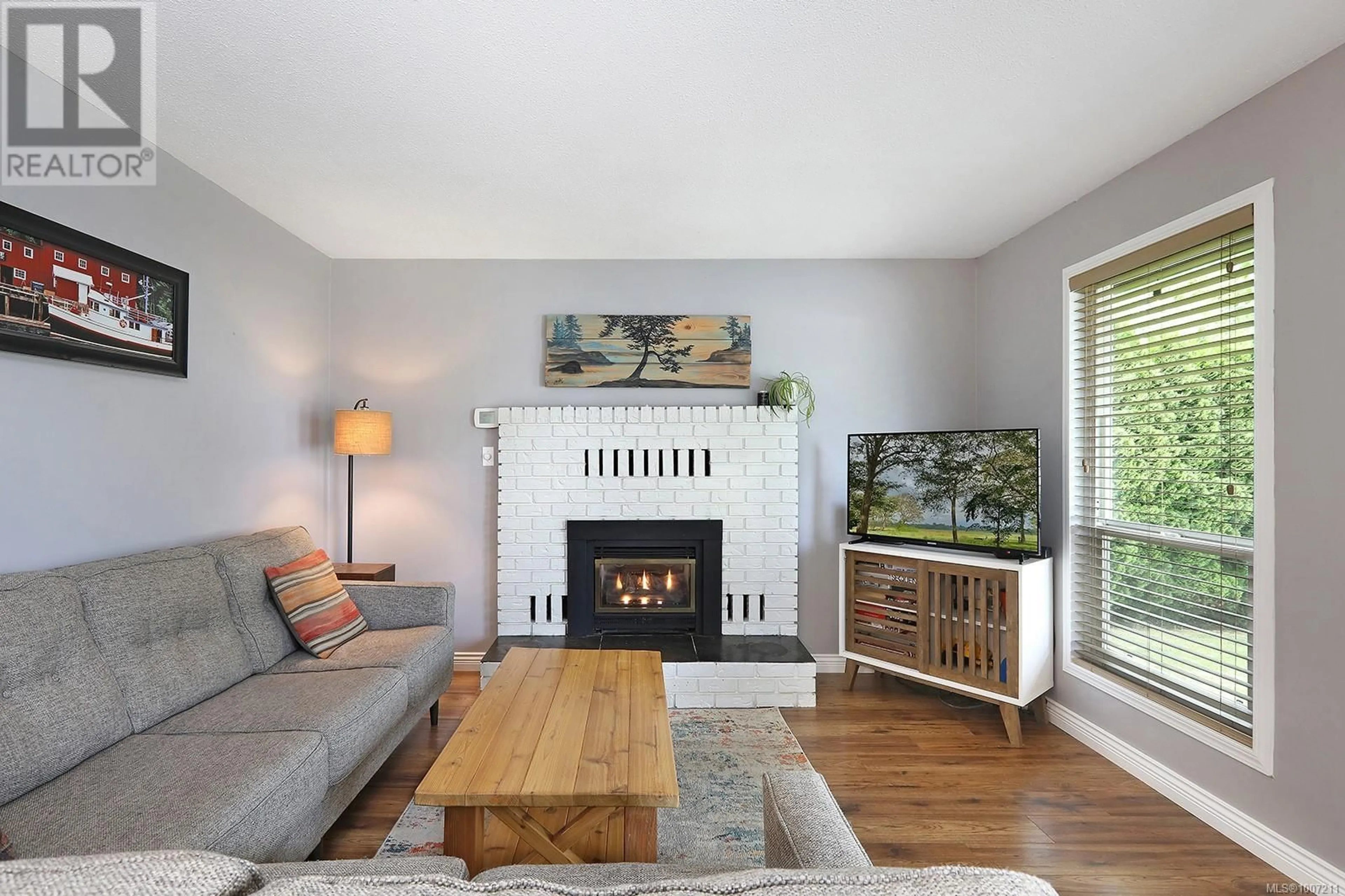Living room with furniture, unknown for 2051 URQUHART AVENUE, Courtenay British Columbia V9N3K8