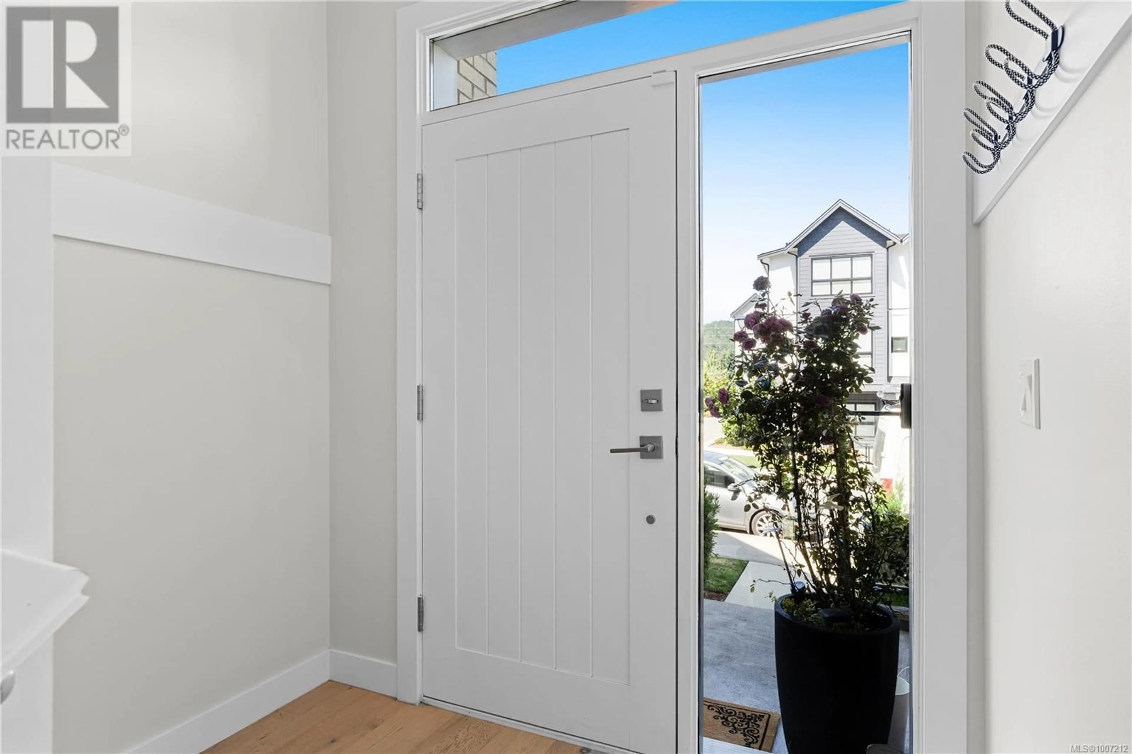 Indoor entryway for 105 - 2990 BURLINGTON CRESCENT, Langford British Columbia V9B0Y4