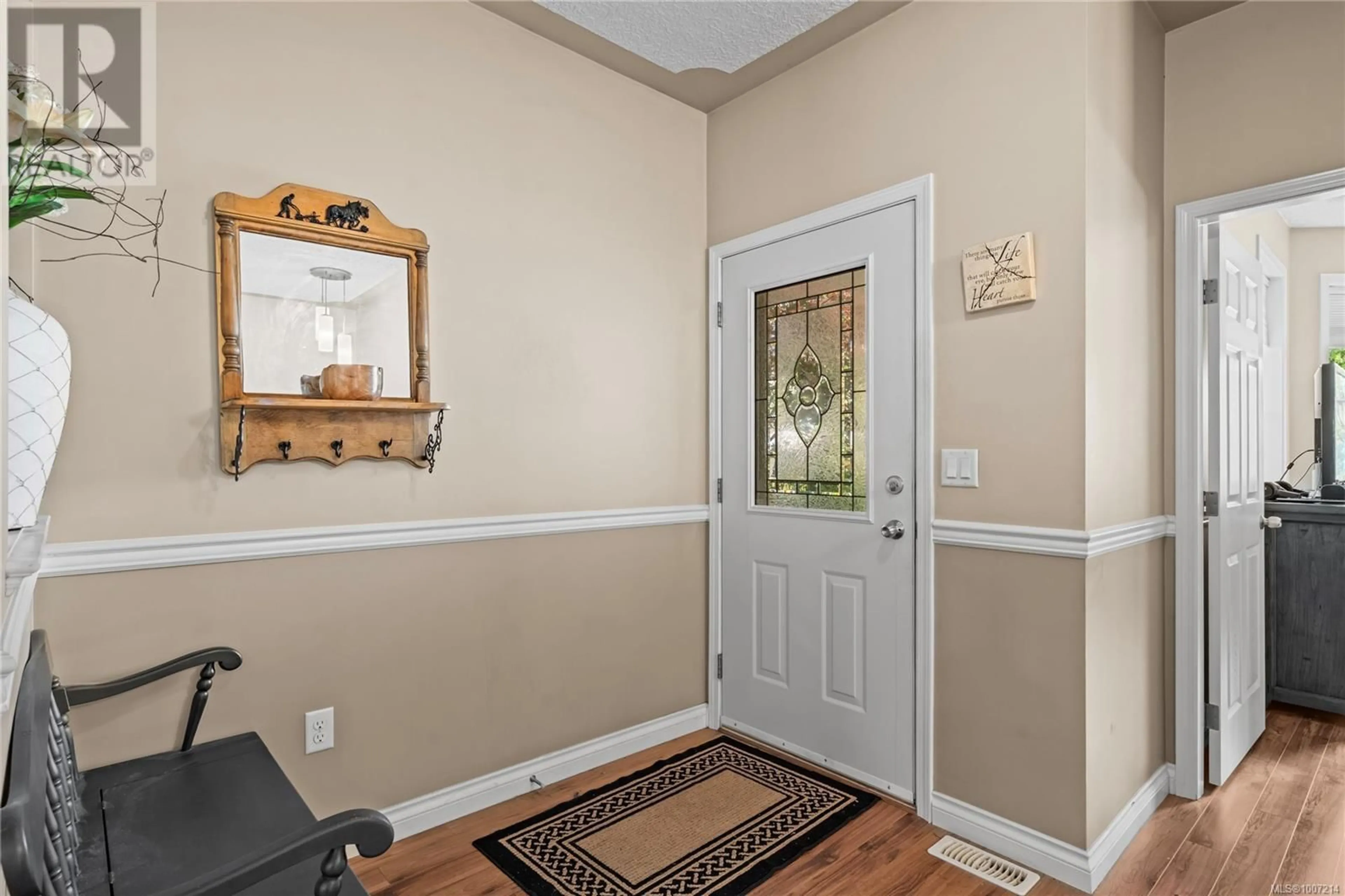 Indoor entryway for 490 ALPEN WAY, Nanaimo British Columbia V9R0B9