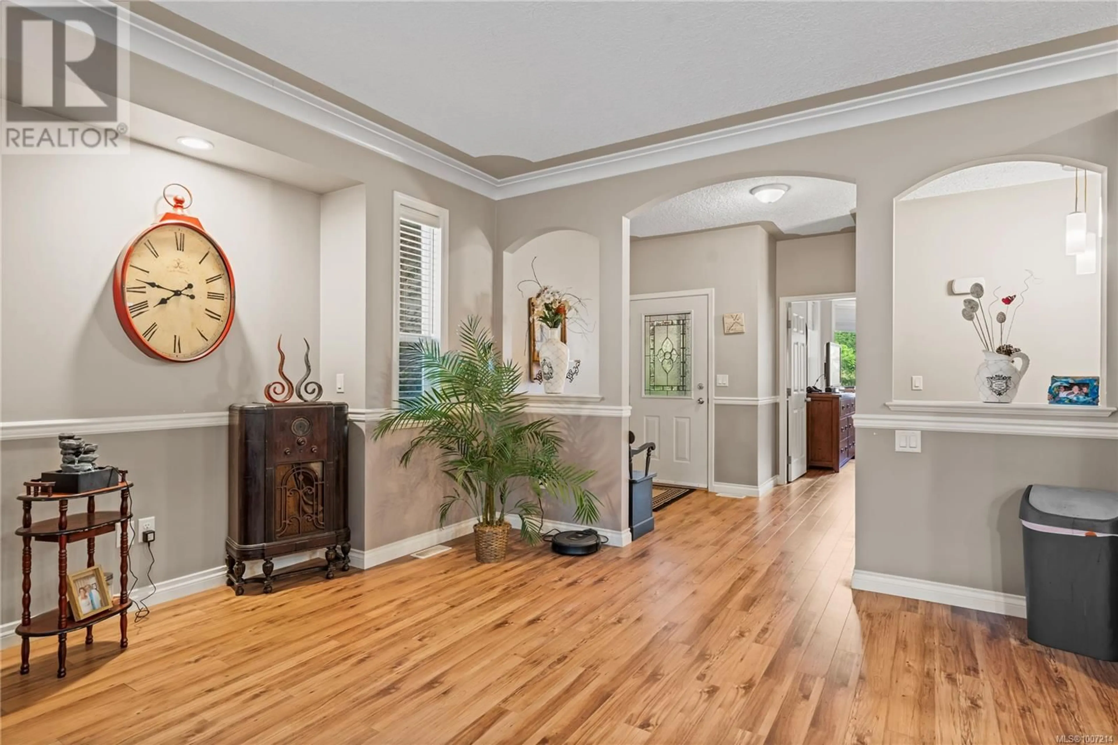 Indoor entryway for 490 ALPEN WAY, Nanaimo British Columbia V9R0B9