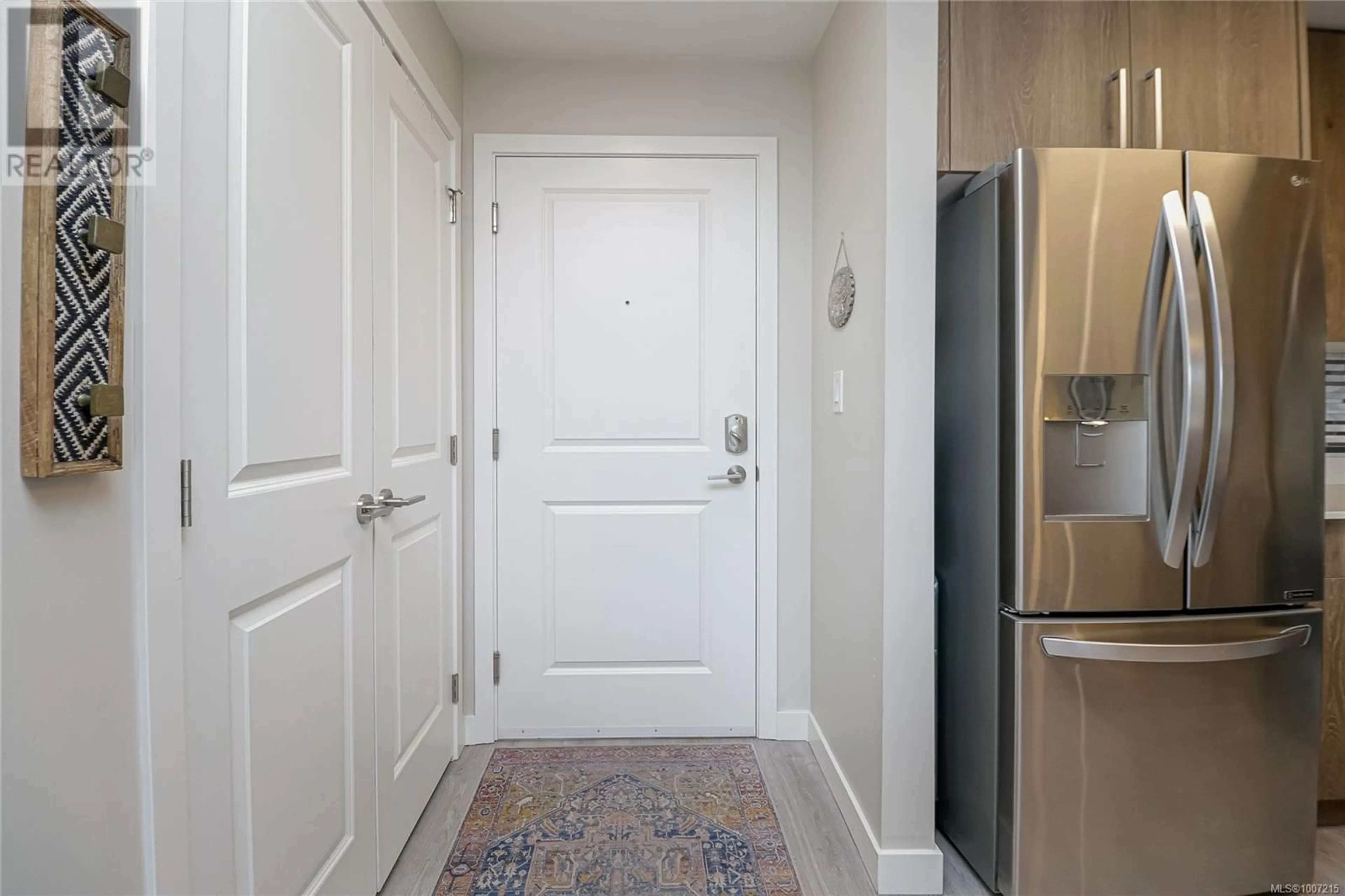Indoor entryway for 210 - 110 PRESLEY PLACE, View Royal British Columbia V9B0H5