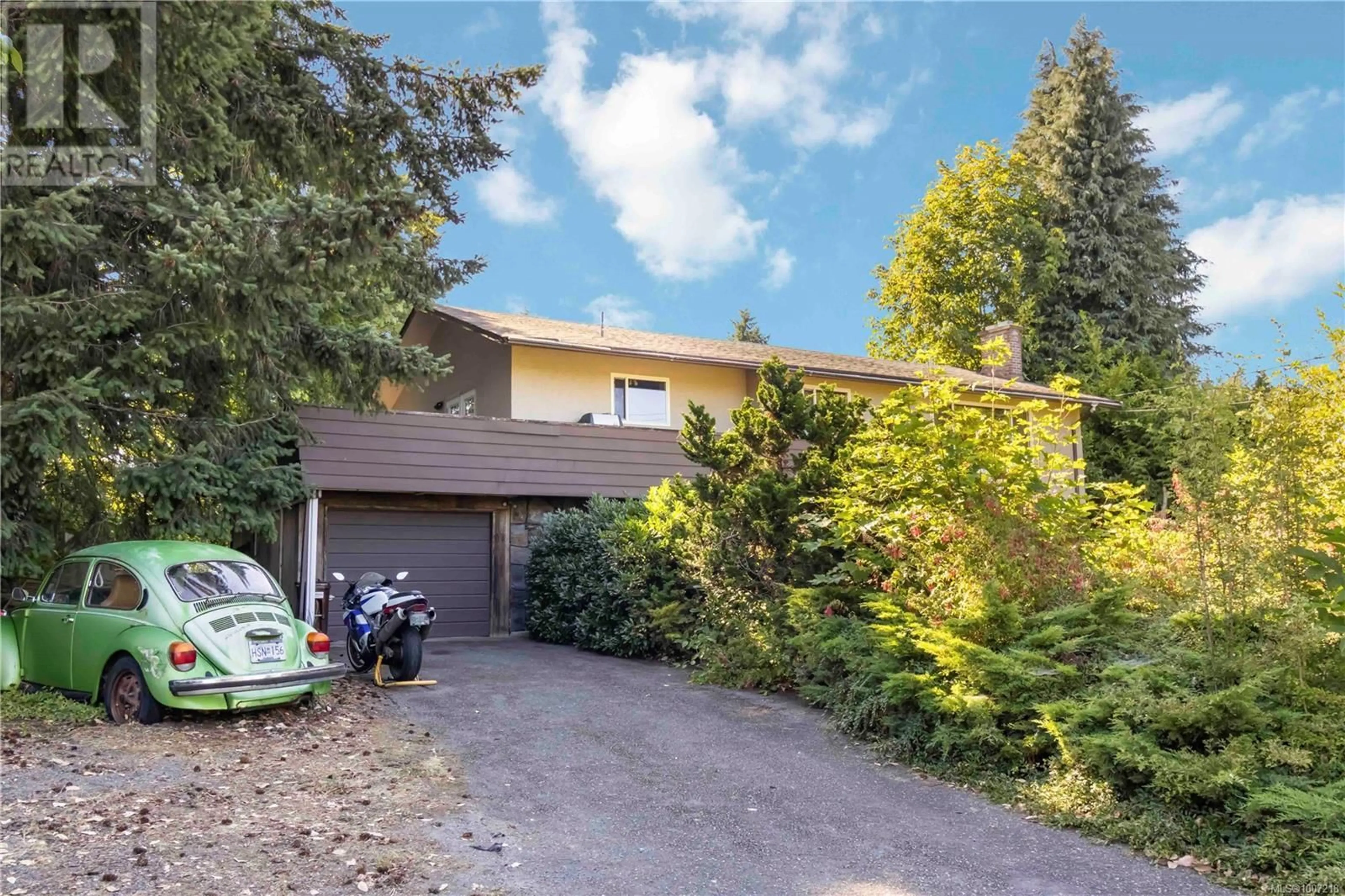A pic from outside/outdoor area/front of a property/back of a property/a pic from drone, street for 6390 CONCONI PLACE, Central Saanich British Columbia V8Z5Z6