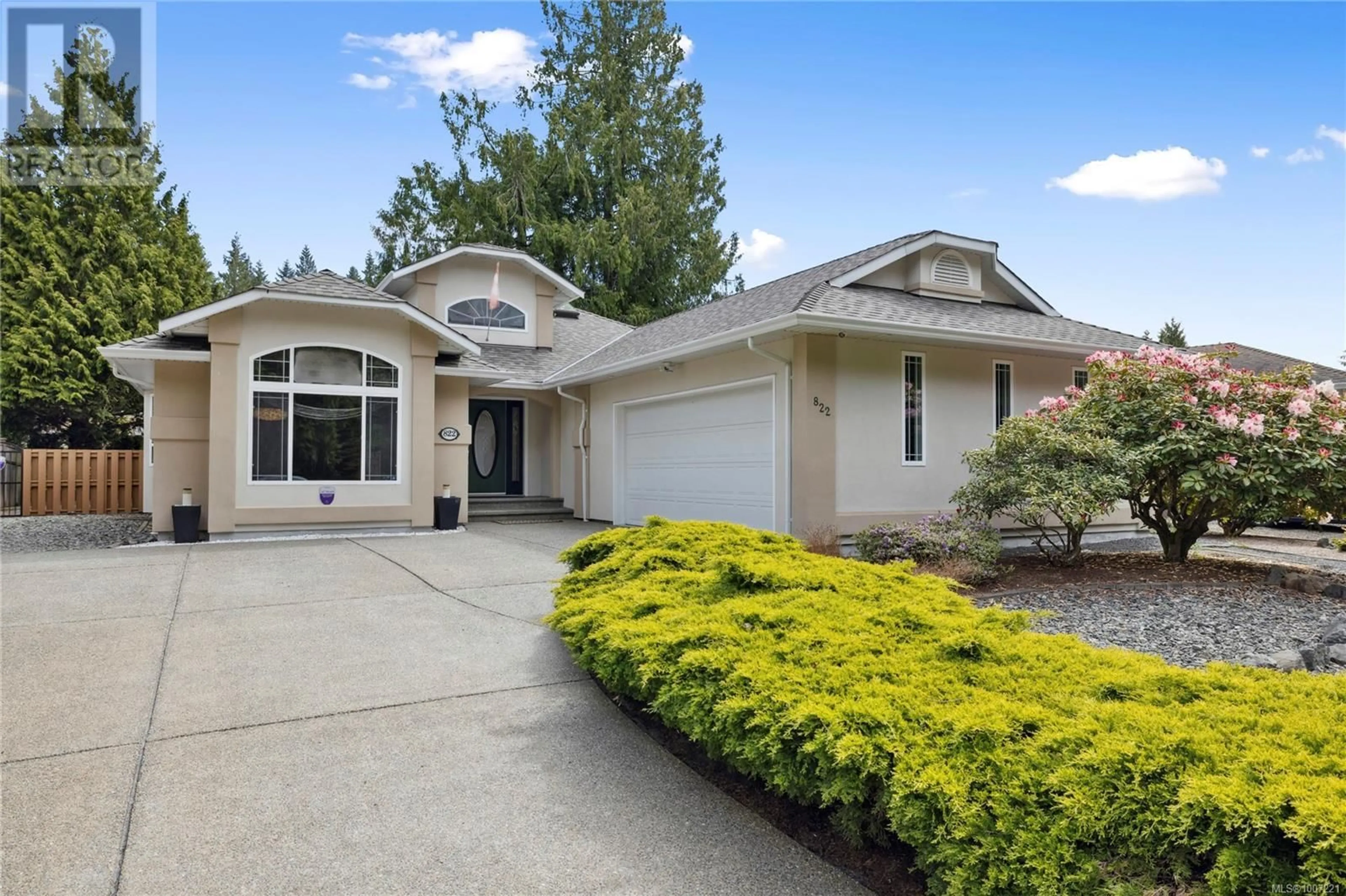 Home with vinyl exterior material, street for 822 ARBUTUS STREET, Qualicum Beach British Columbia V9K2L4