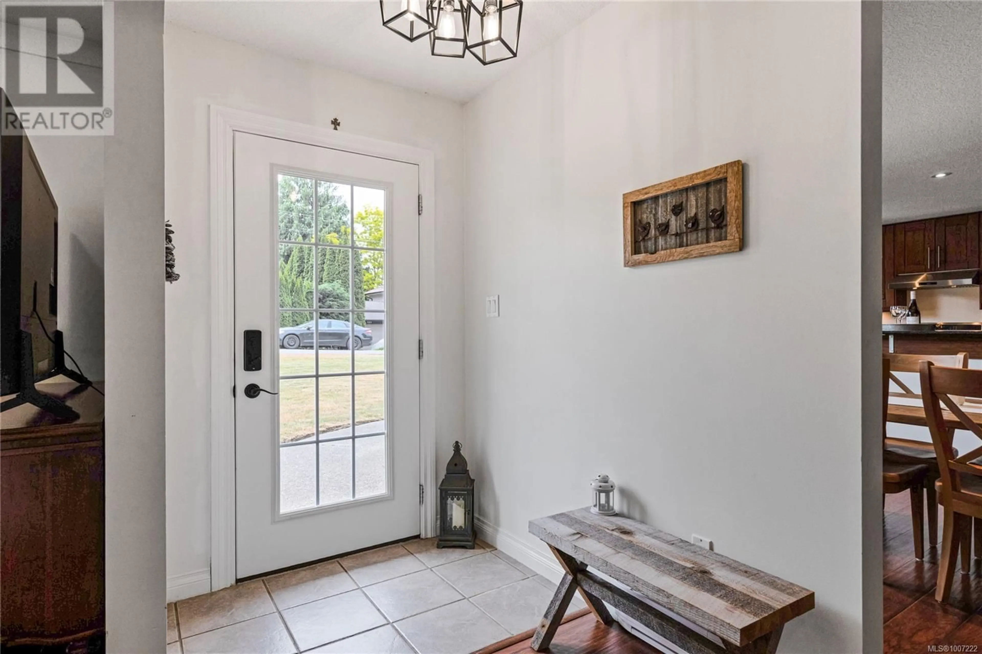 Indoor entryway for 585 TAMARACK DRIVE, Qualicum Beach British Columbia V9K1A7