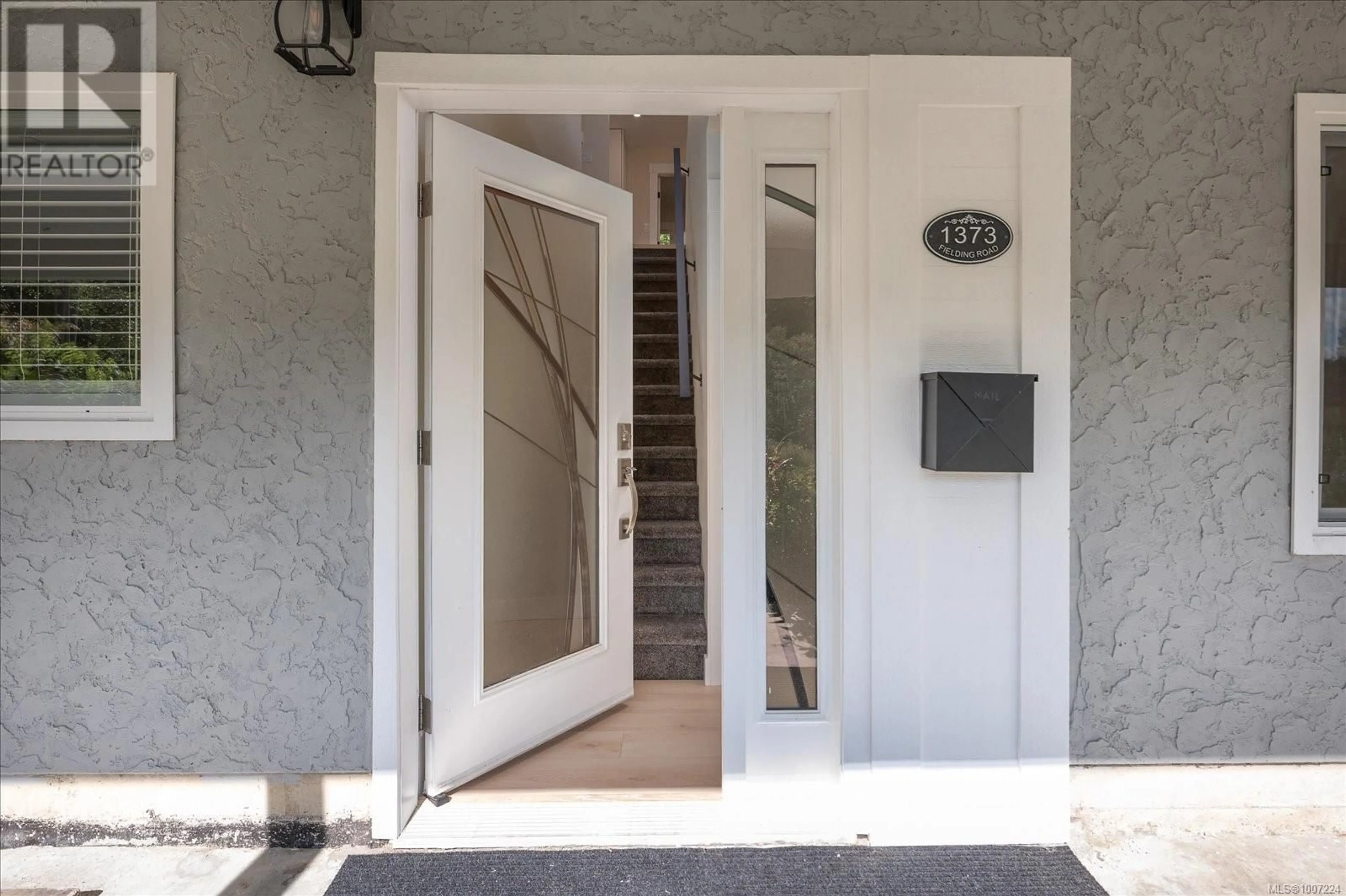 Indoor entryway for 1373 FIELDING ROAD, Nanaimo British Columbia V9X1K8