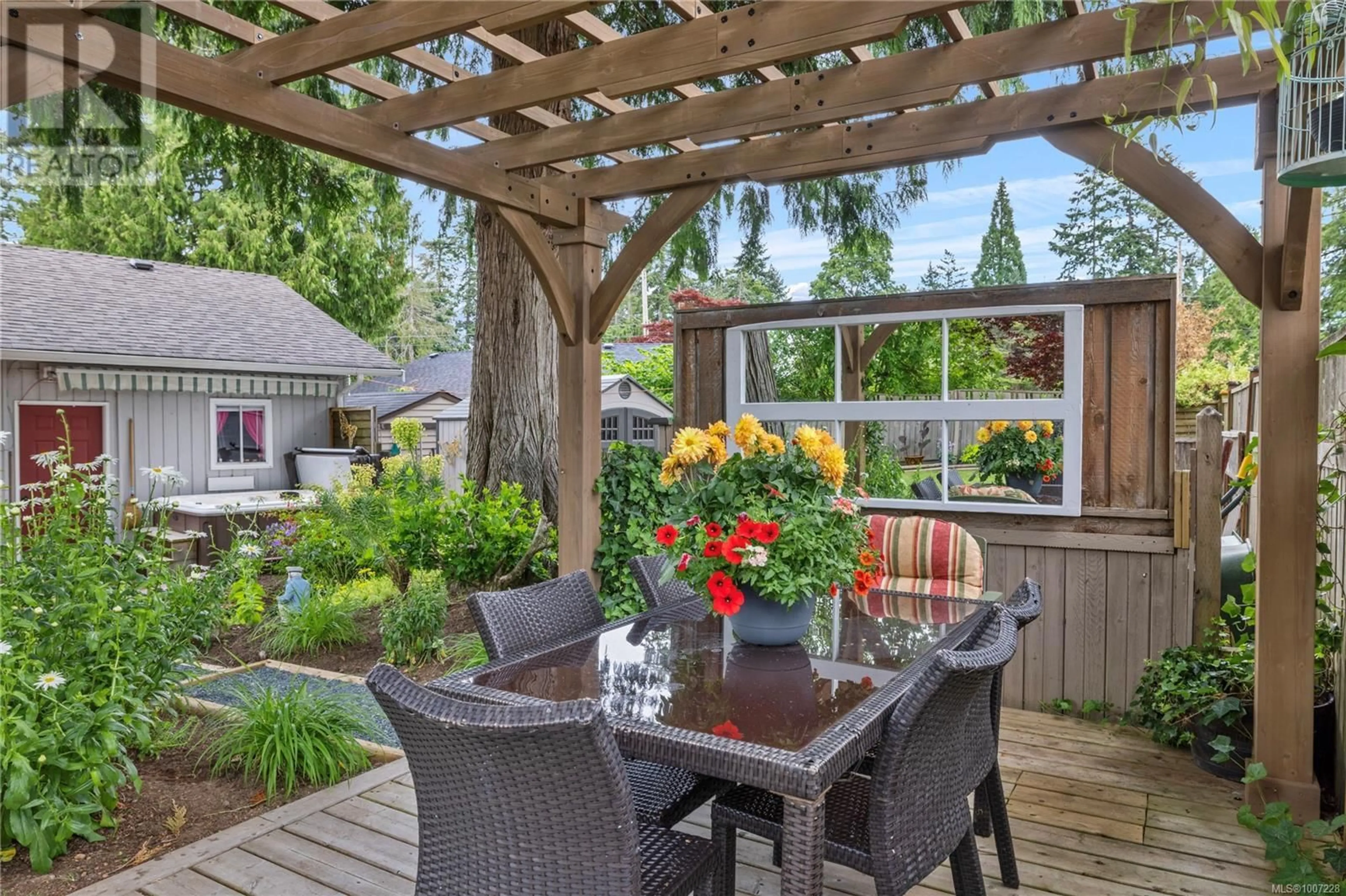 Patio, street for 600 EAGLECREST DRIVE, Qualicum Beach British Columbia V9K1E4