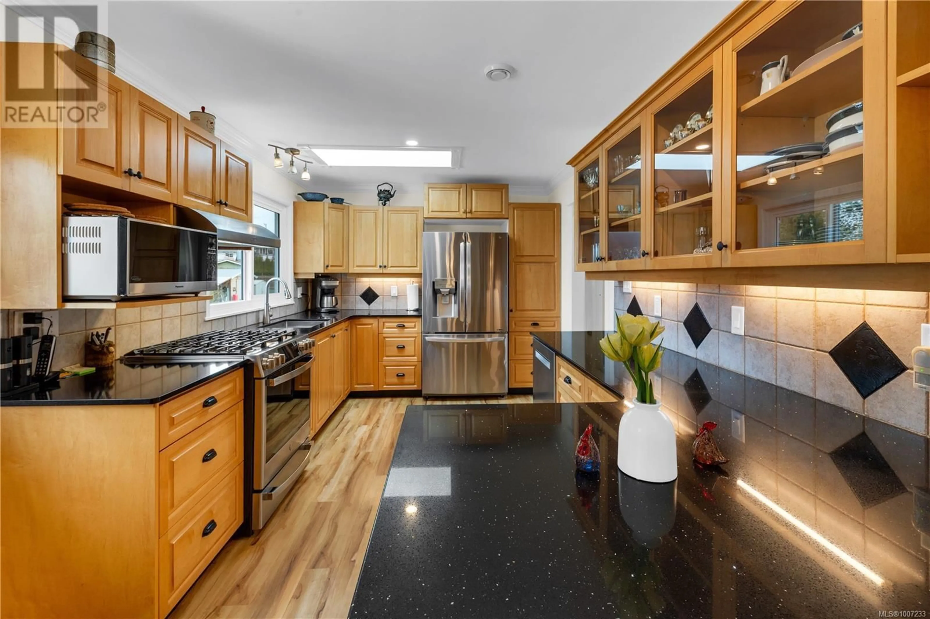 Open concept kitchen, ceramic/tile floor for 1185 STUART PLACE, Ladysmith British Columbia V9G1P4