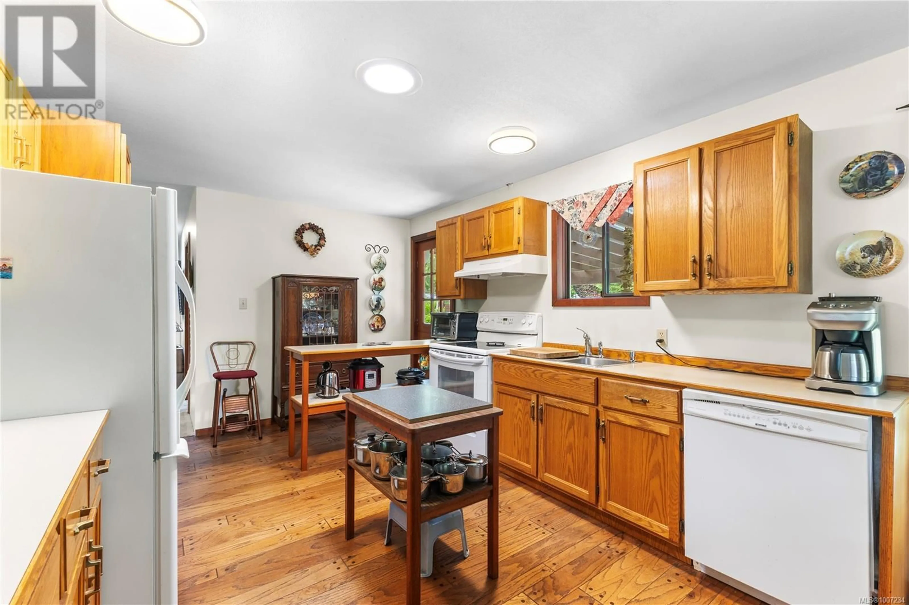 Standard kitchen, unknown for 3100 BRENT ROAD, Campbell River British Columbia V9H1A6