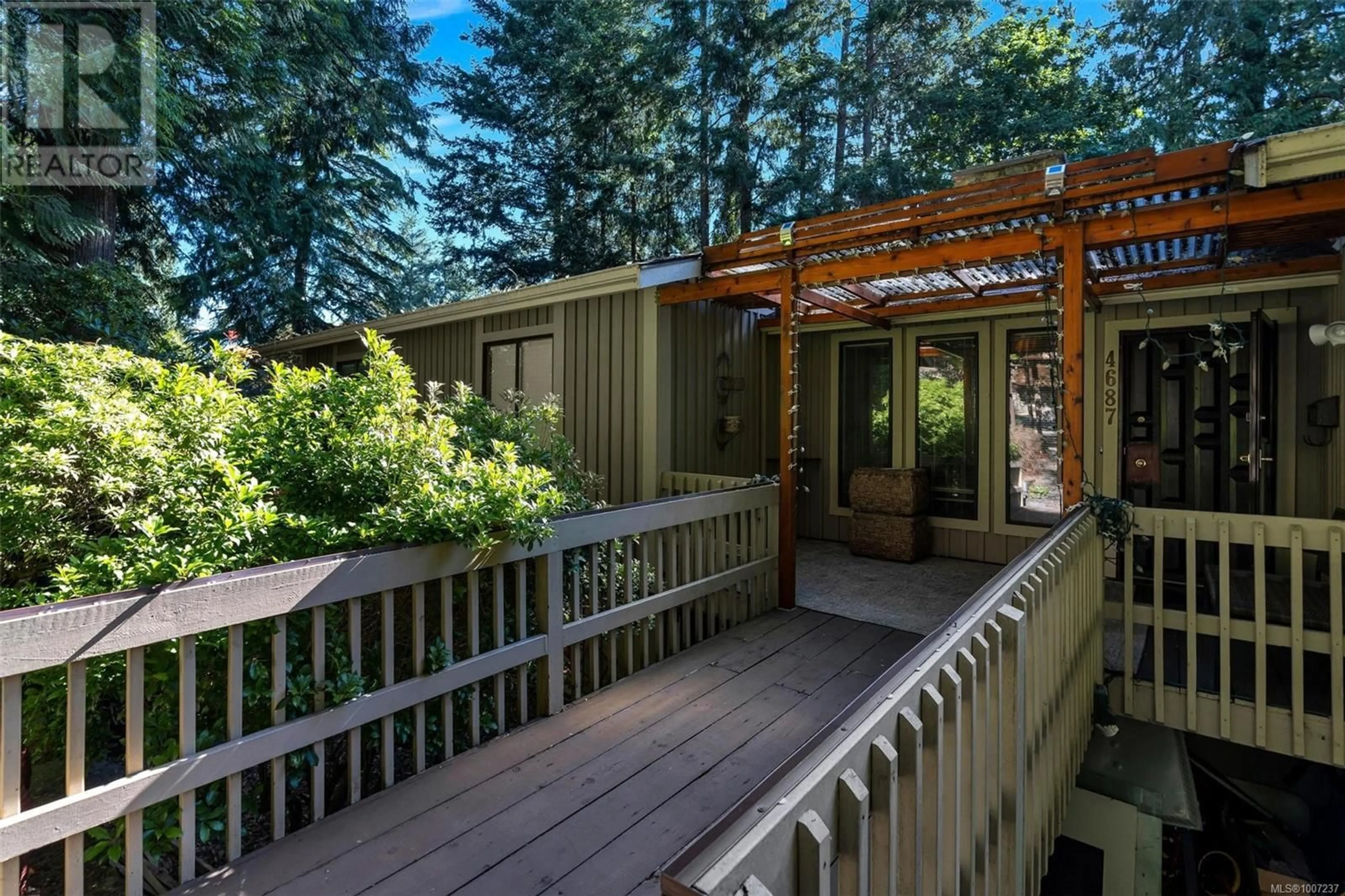 Patio, forest/trees view for 4687 LOCHWOOD CRESCENT, Saanich British Columbia V8Y1A9