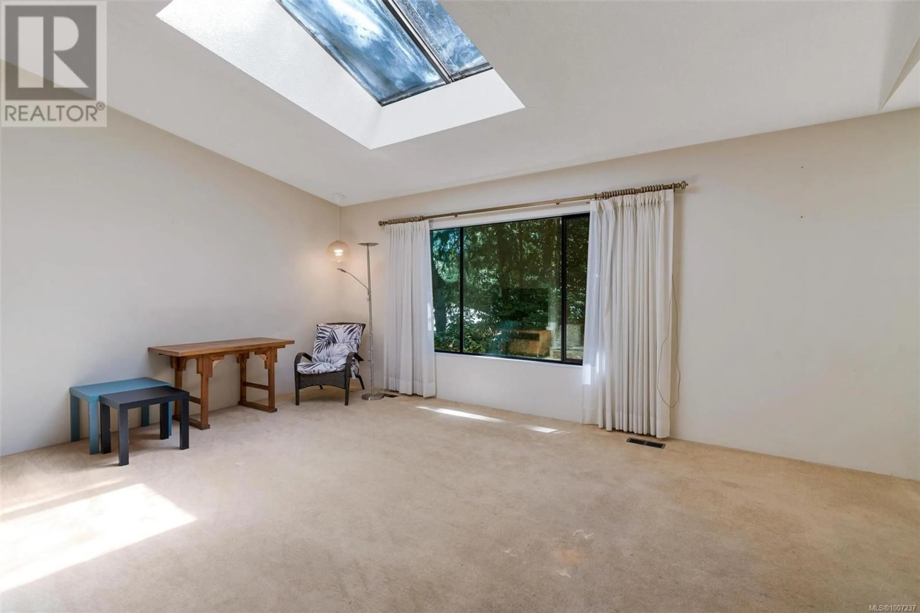 A pic of a room for 4687 LOCHWOOD CRESCENT, Saanich British Columbia V8Y1A9