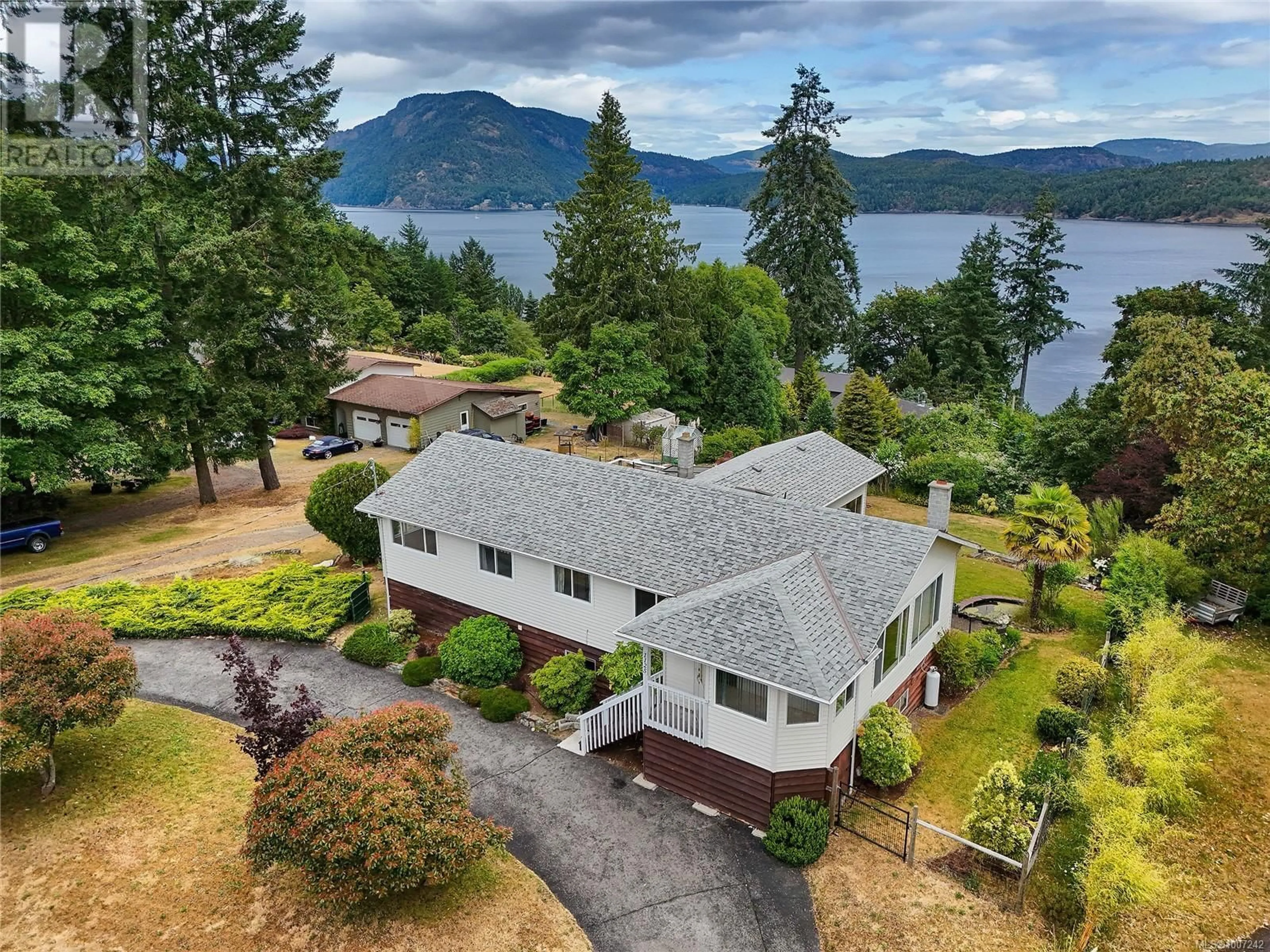 A pic from outside/outdoor area/front of a property/back of a property/a pic from drone, water/lake/river/ocean view for 1125 FAIRBANKS ROAD, Duncan British Columbia V0R1N2