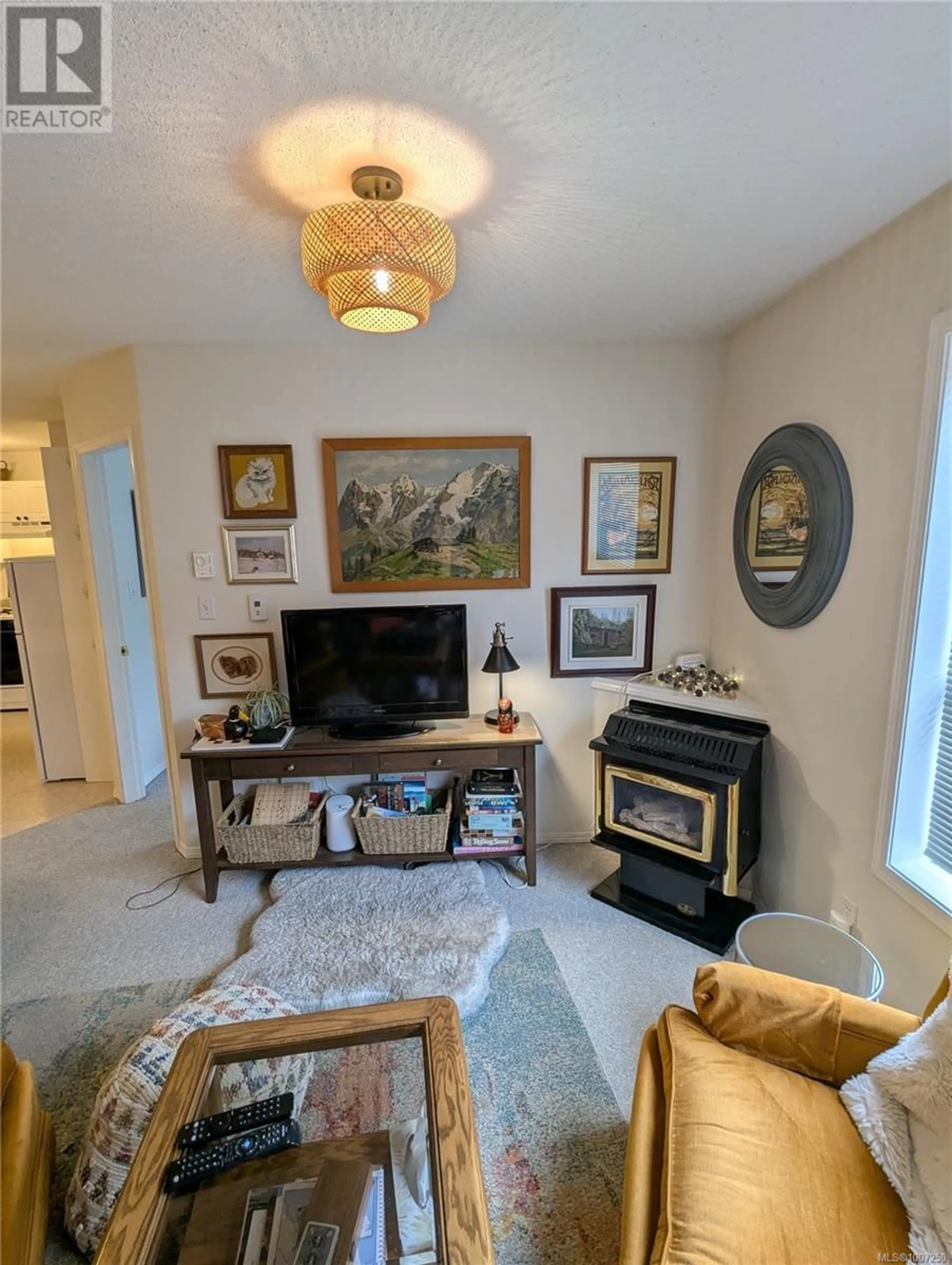Living room with furniture, unknown for 111 - 1105 HENRY ROAD, Courtenay British Columbia V9J1L0