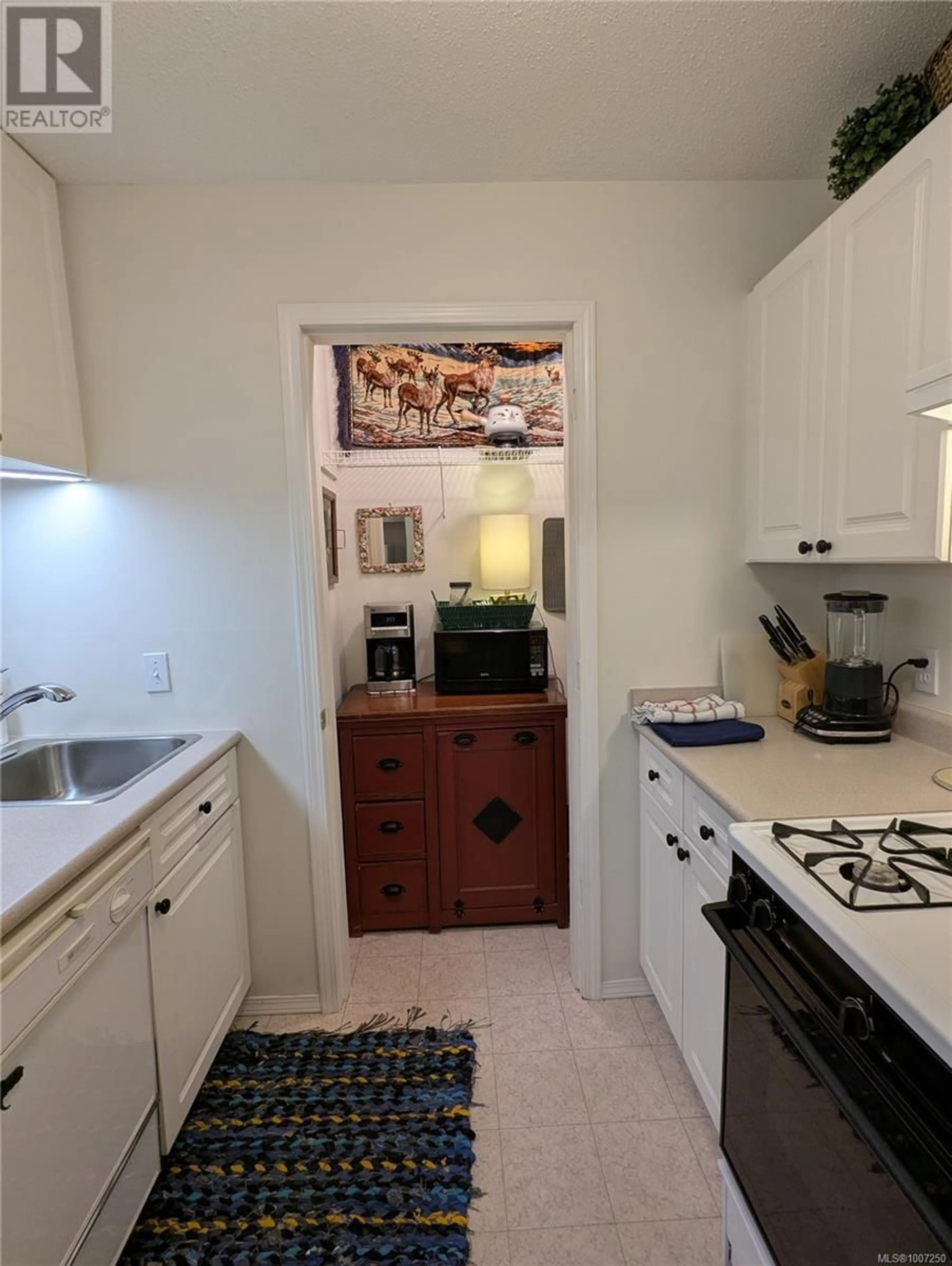 Standard kitchen, unknown for 111 - 1105 HENRY ROAD, Courtenay British Columbia V9J1L0