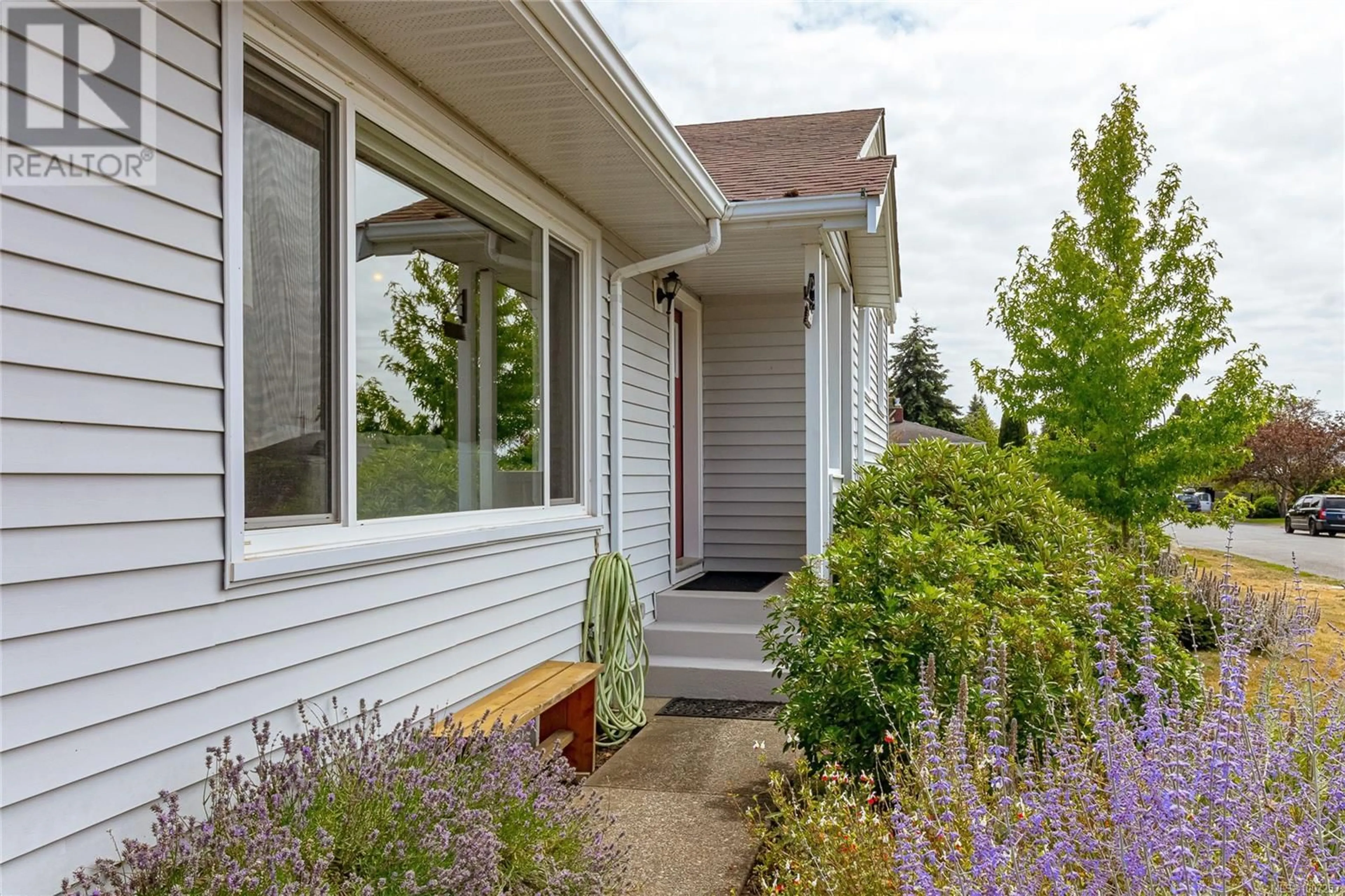 Home with vinyl exterior material, street for 3231 FRECHETTE STREET, Saanich British Columbia V8P4N8