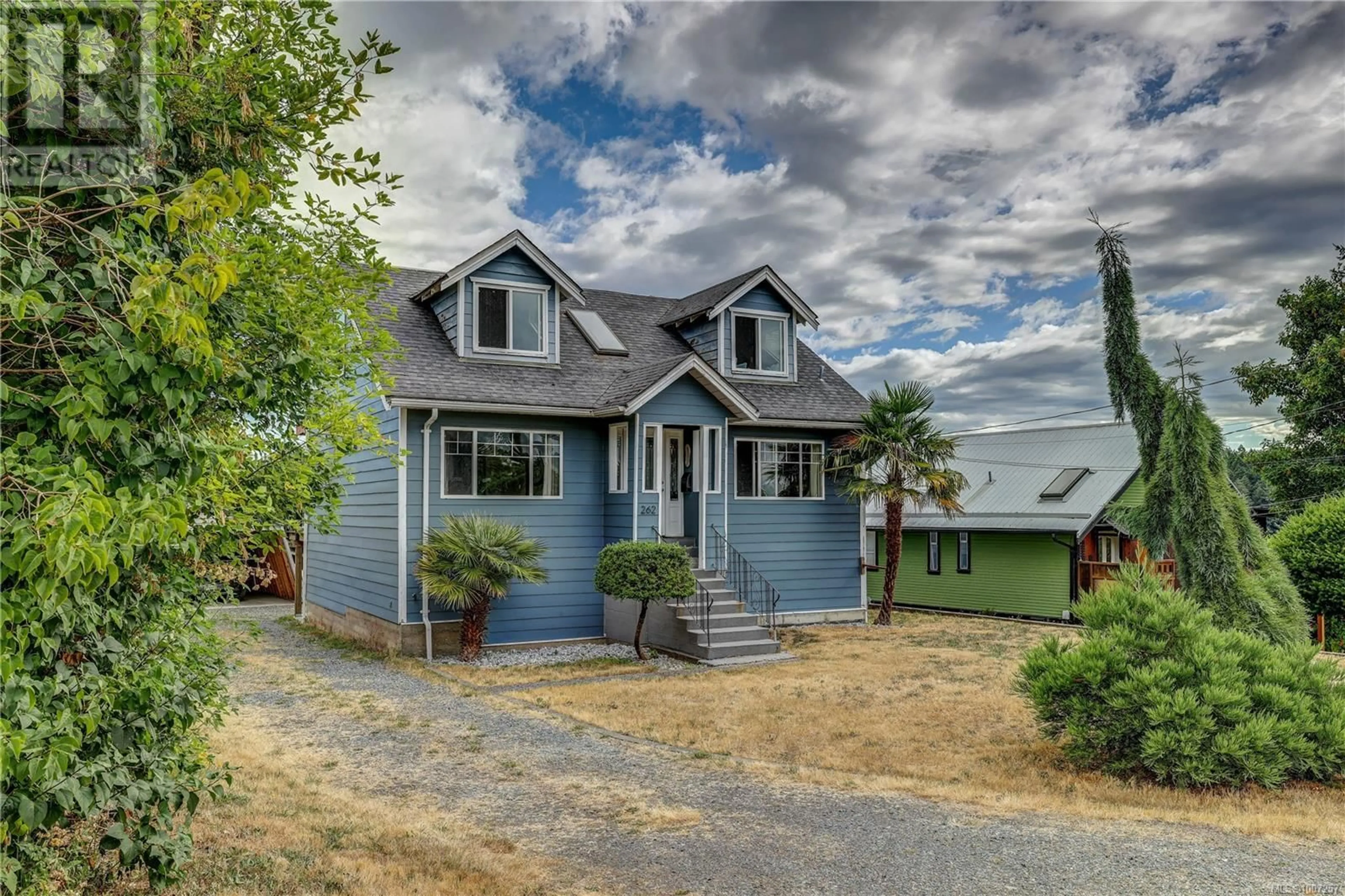 Home with vinyl exterior material, street for 262 JUNIPER STREET, Nanaimo British Columbia V9S1X4