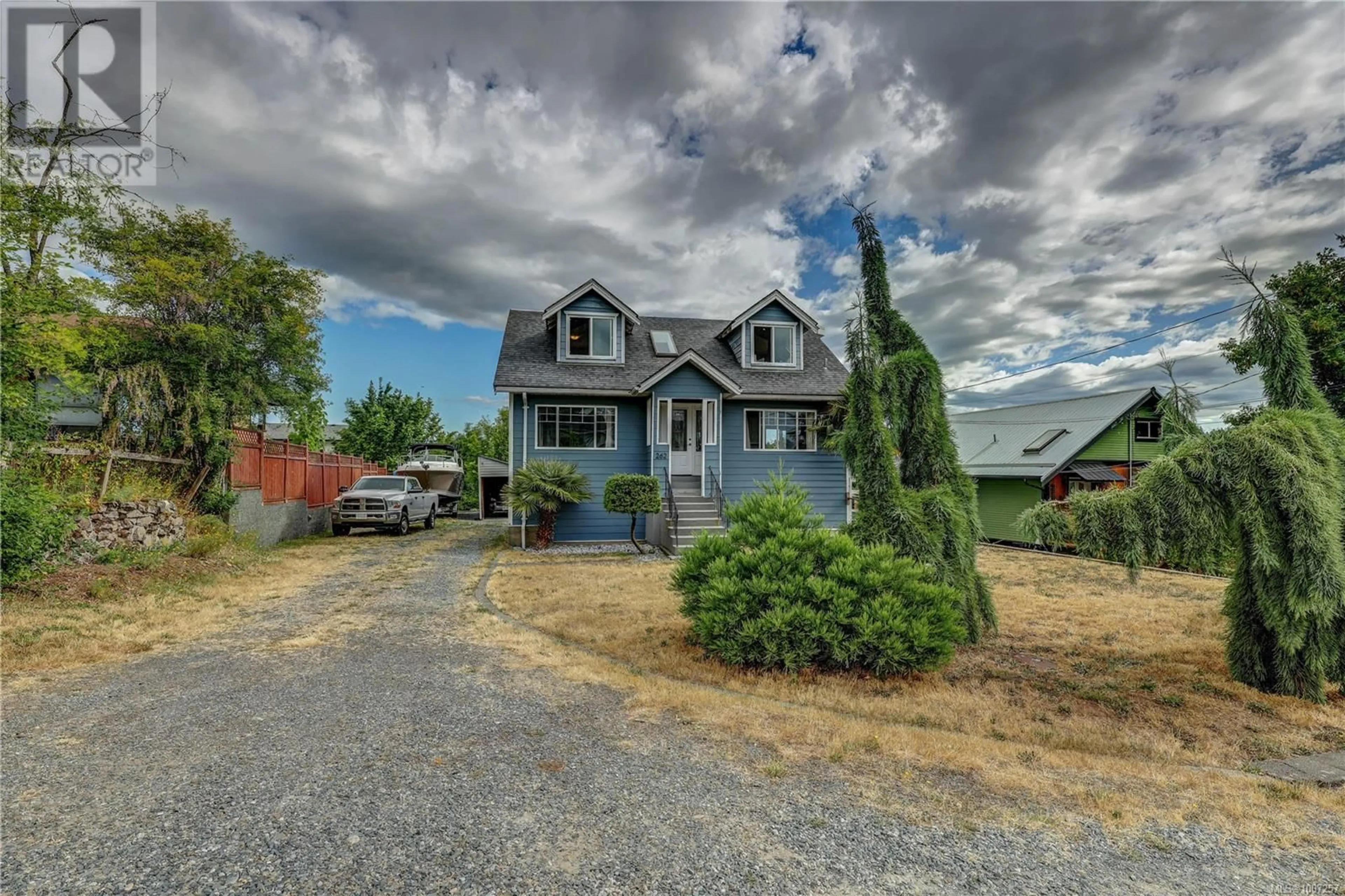 A pic from outside/outdoor area/front of a property/back of a property/a pic from drone, street for 262 JUNIPER STREET, Nanaimo British Columbia V9S1X4