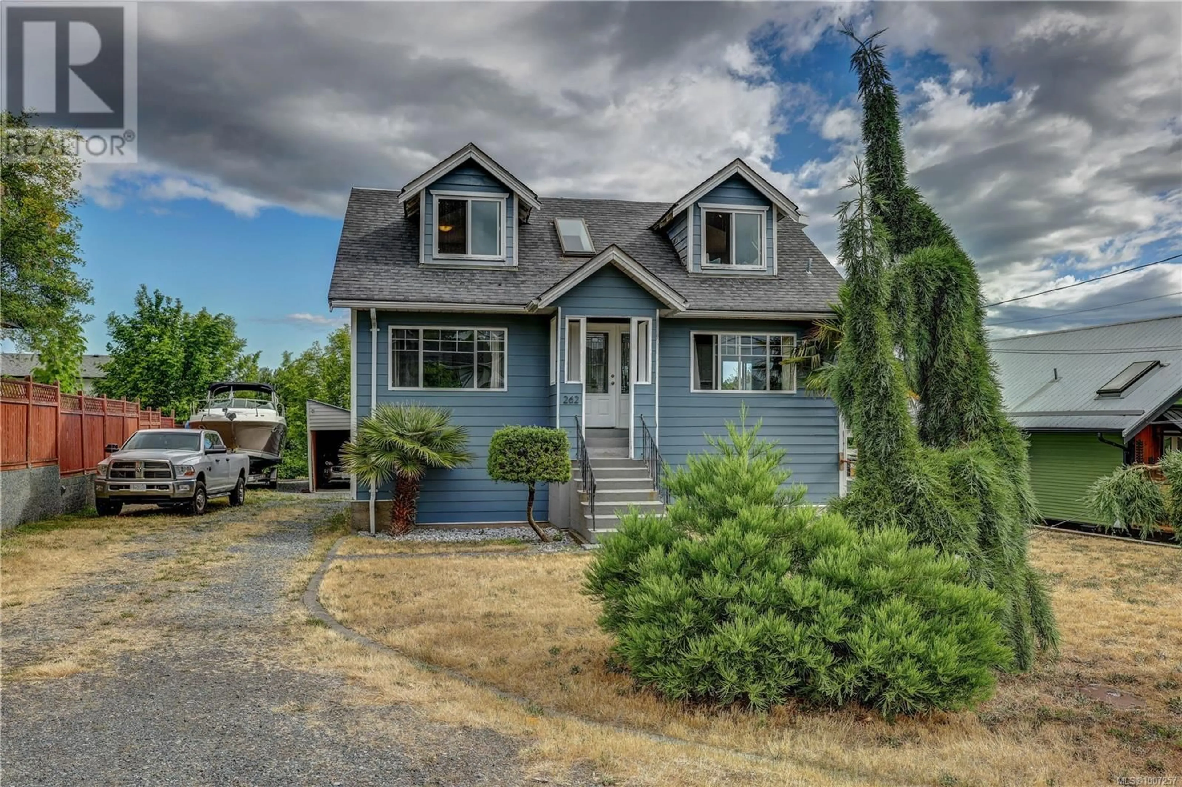 Home with vinyl exterior material, street for 262 JUNIPER STREET, Nanaimo British Columbia V9S1X4