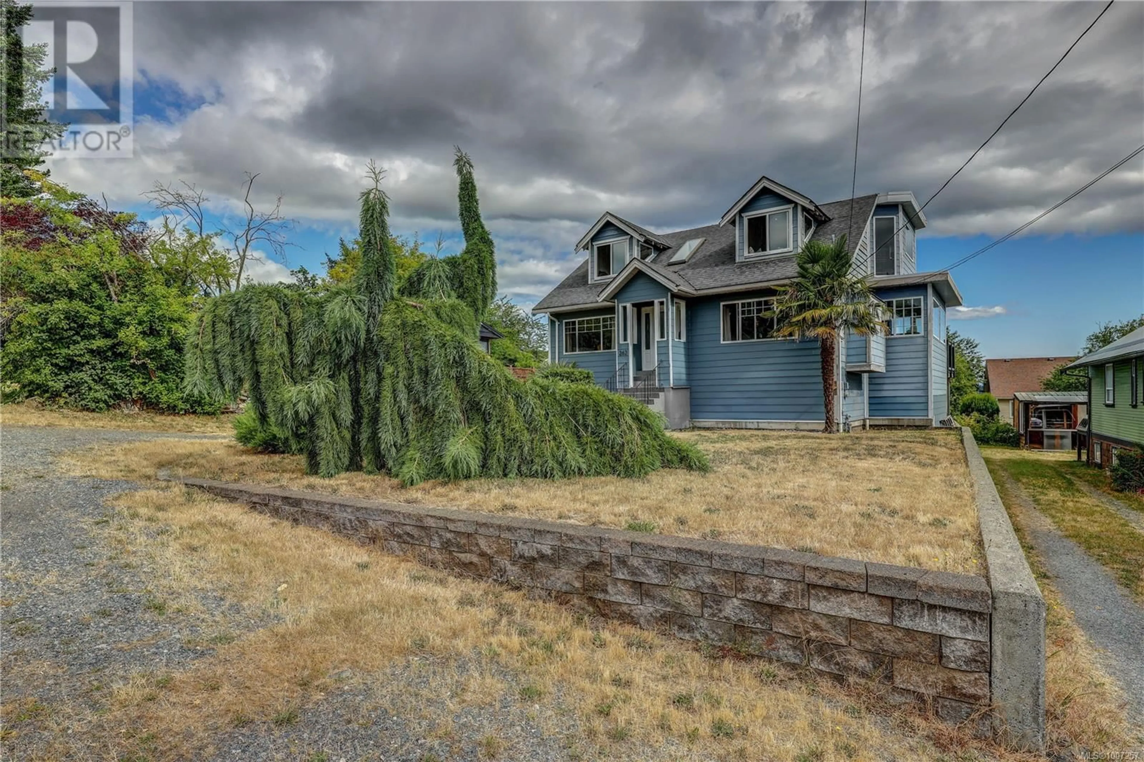 A pic from outside/outdoor area/front of a property/back of a property/a pic from drone, street for 262 JUNIPER STREET, Nanaimo British Columbia V9S1X4