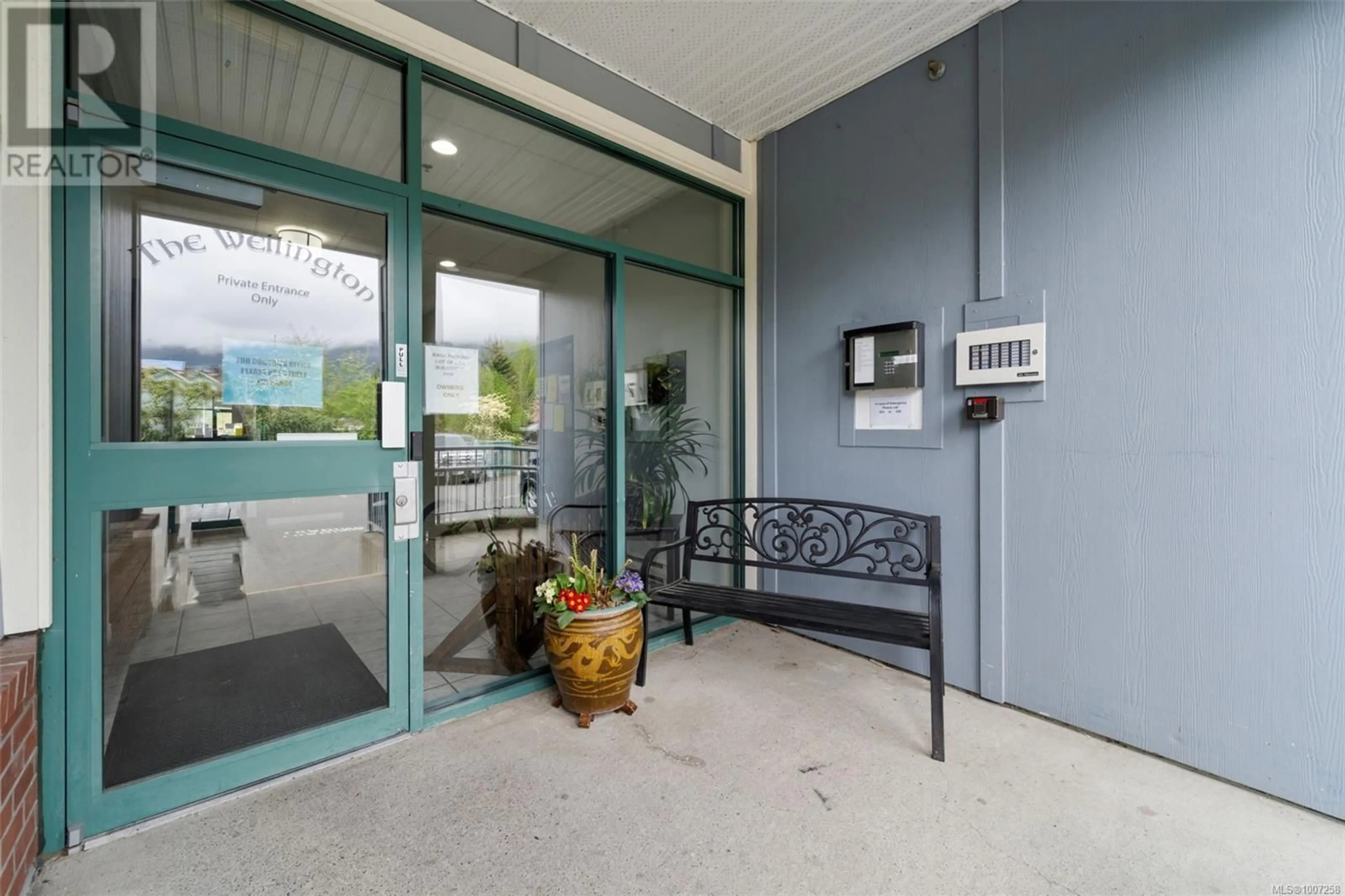 Indoor foyer for 308 - 138 SOUTH SHORE ROAD, Lake Cowichan British Columbia V0R2G0