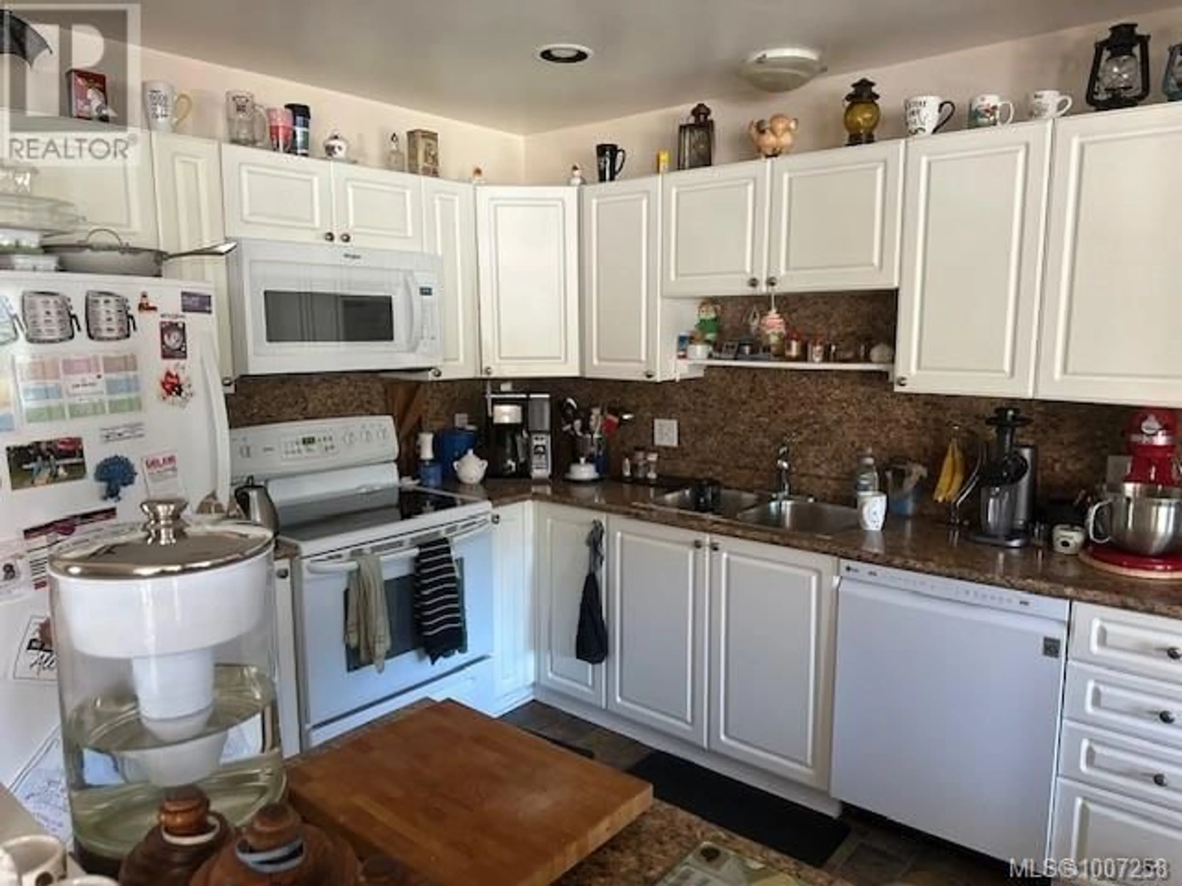 Standard kitchen, ceramic/tile floor for 308 - 138 SOUTH SHORE ROAD, Lake Cowichan British Columbia V0R2G0