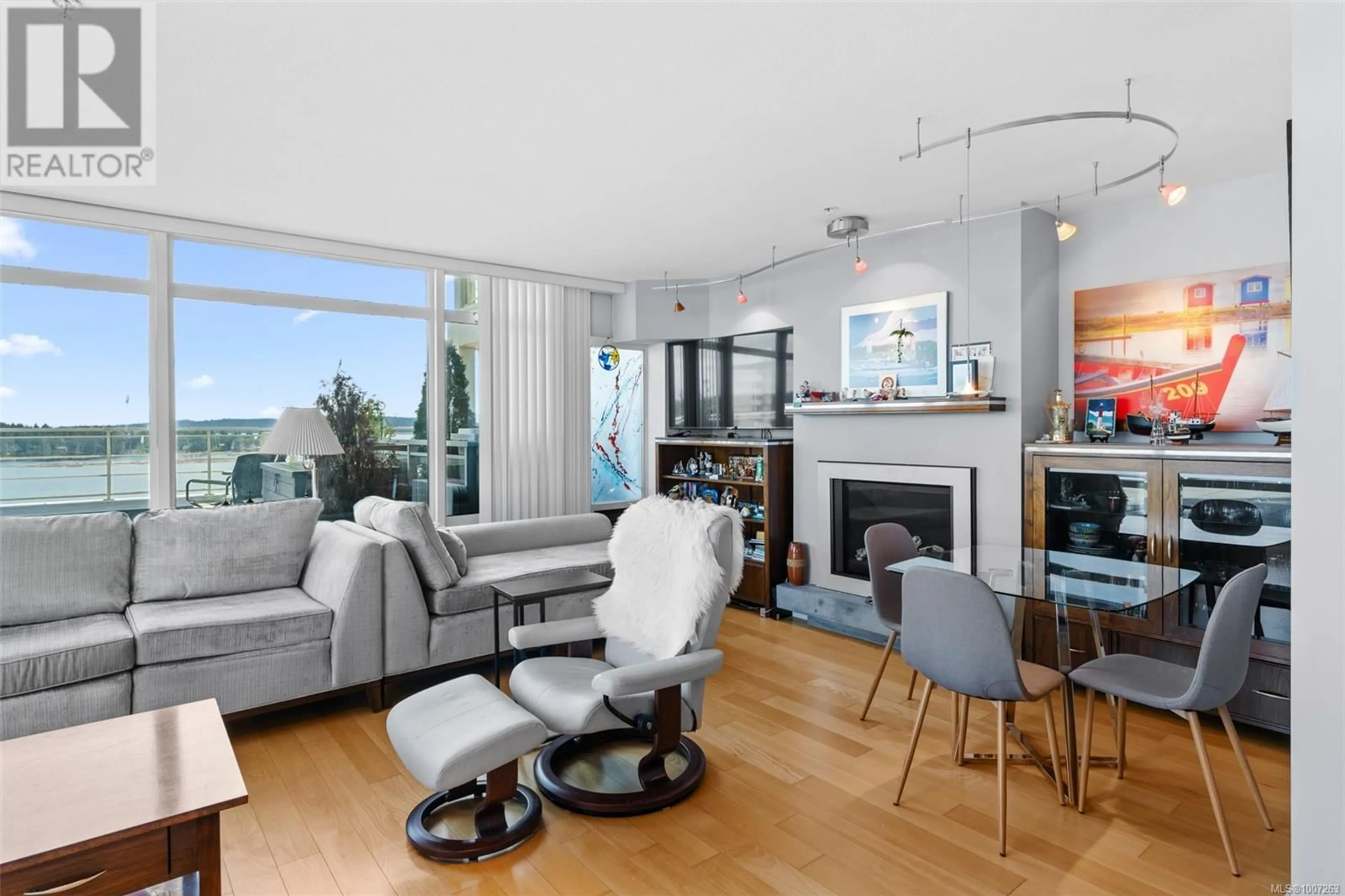 Living room with furniture, unknown for 805 - 38 FRONT STREET, Nanaimo British Columbia V9R0B8