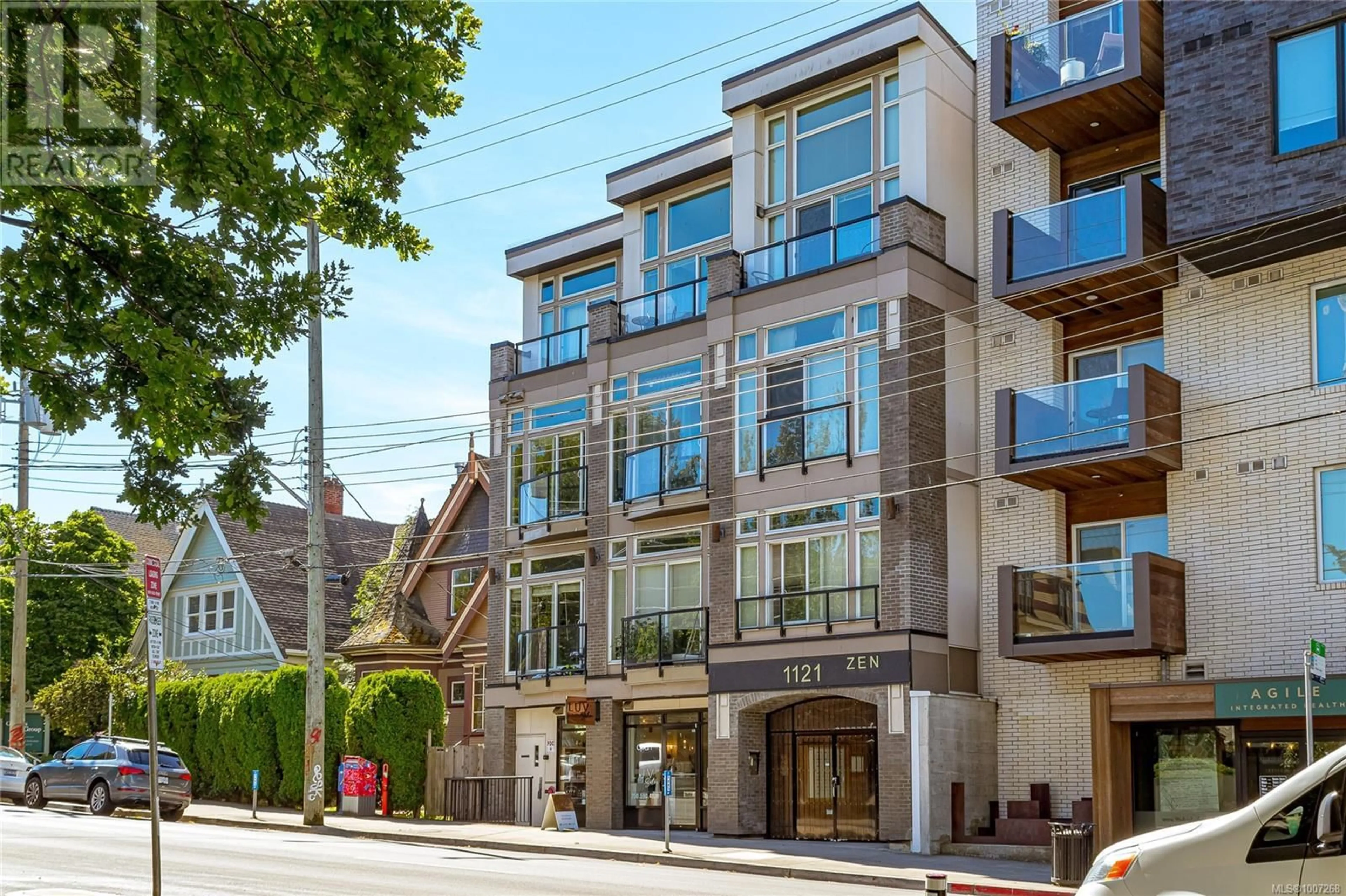 Patio, street for 402 - 1121 FORT STREET, Victoria British Columbia V8V3K9
