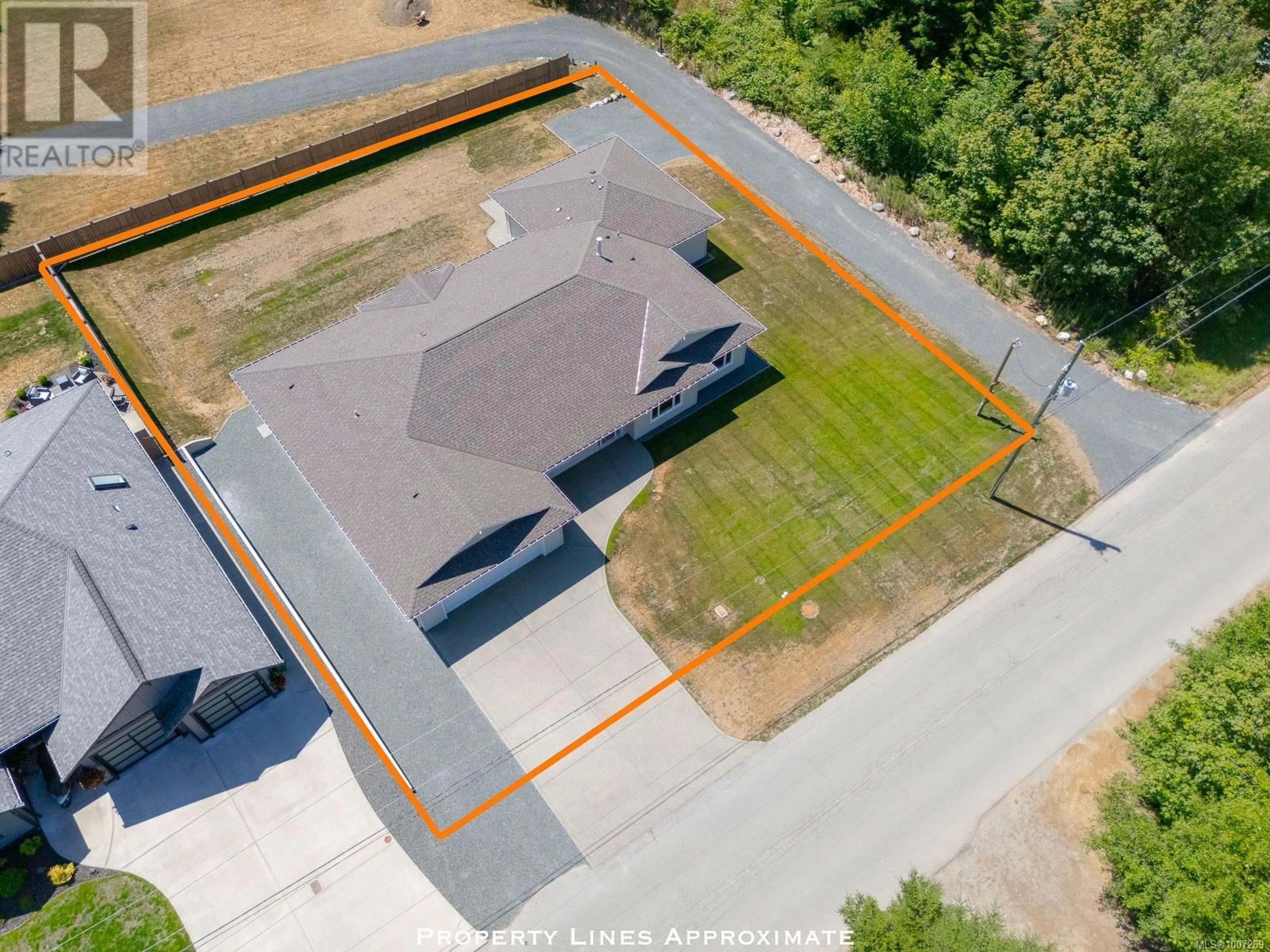 A pic from outside/outdoor area/front of a property/back of a property/a pic from drone, street for 2780 BURDE STREET, Port Alberni British Columbia V9Y7M4
