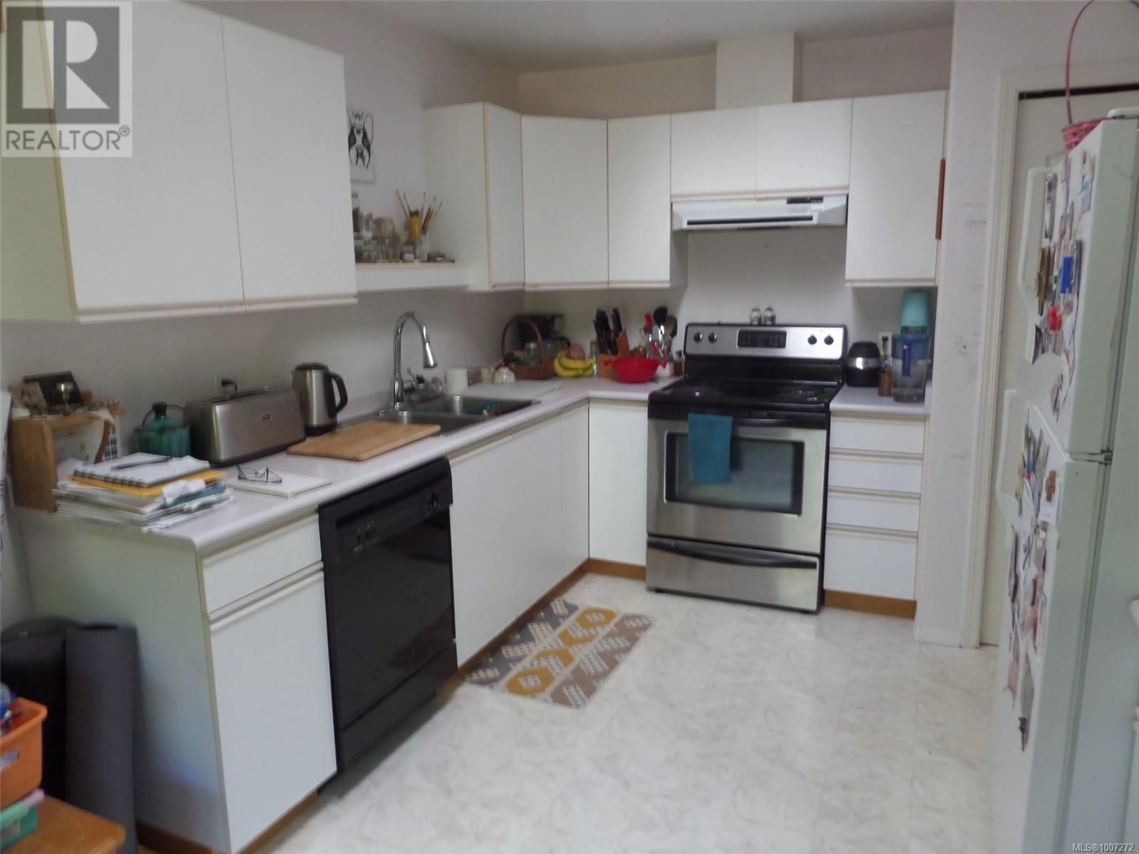 Standard kitchen, ceramic/tile floor for 14 - 2458 LABIEUX ROAD, Nanaimo British Columbia V9T3M6