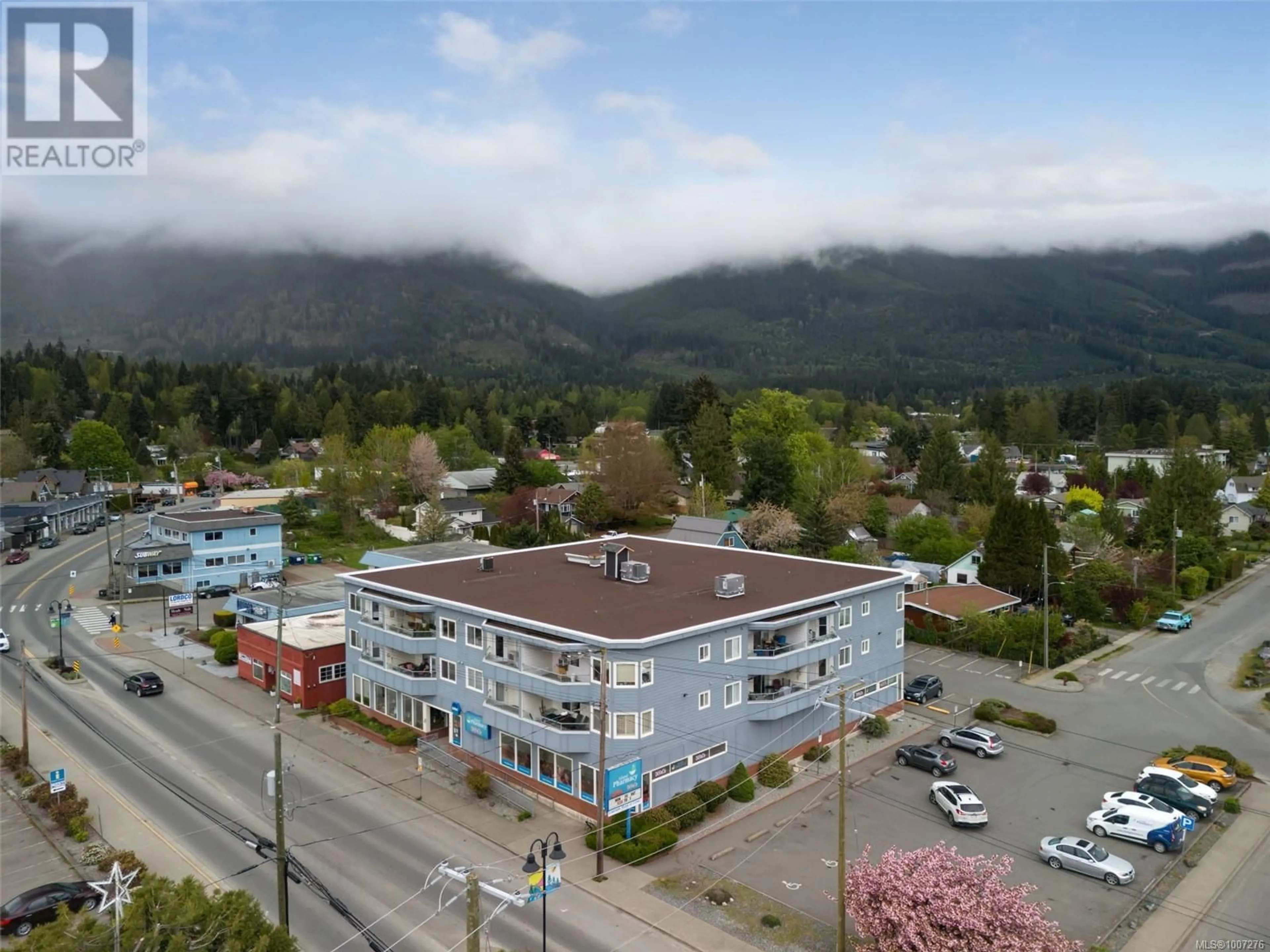 A pic from outside/outdoor area/front of a property/back of a property/a pic from drone, mountain view for 307 - 138 SOUTH SHORE ROAD, Lake Cowichan British Columbia V0R2G0