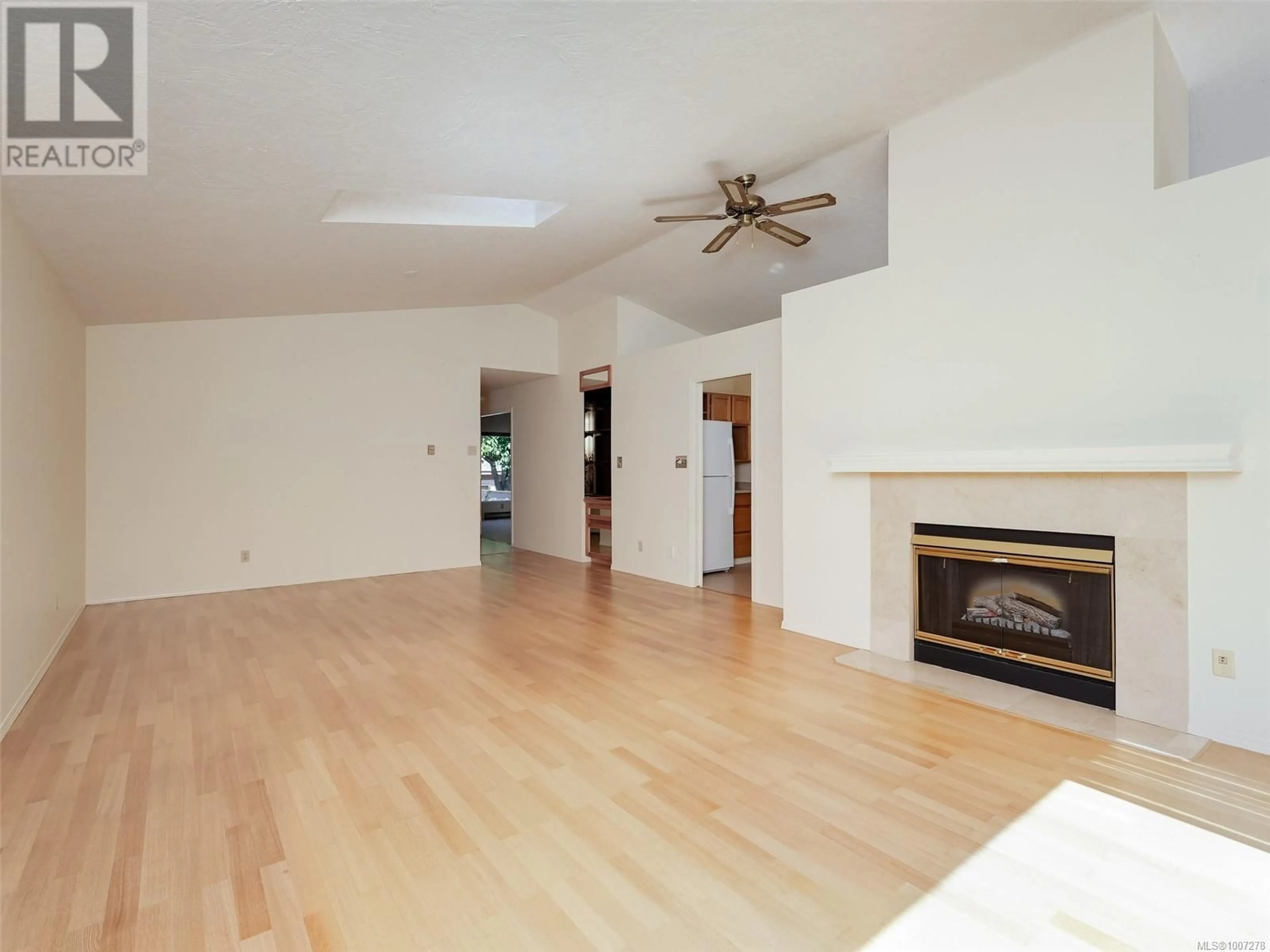 A pic of a room for 60 - 901 KENTWOOD LANE, Saanich British Columbia V8Y2Y9