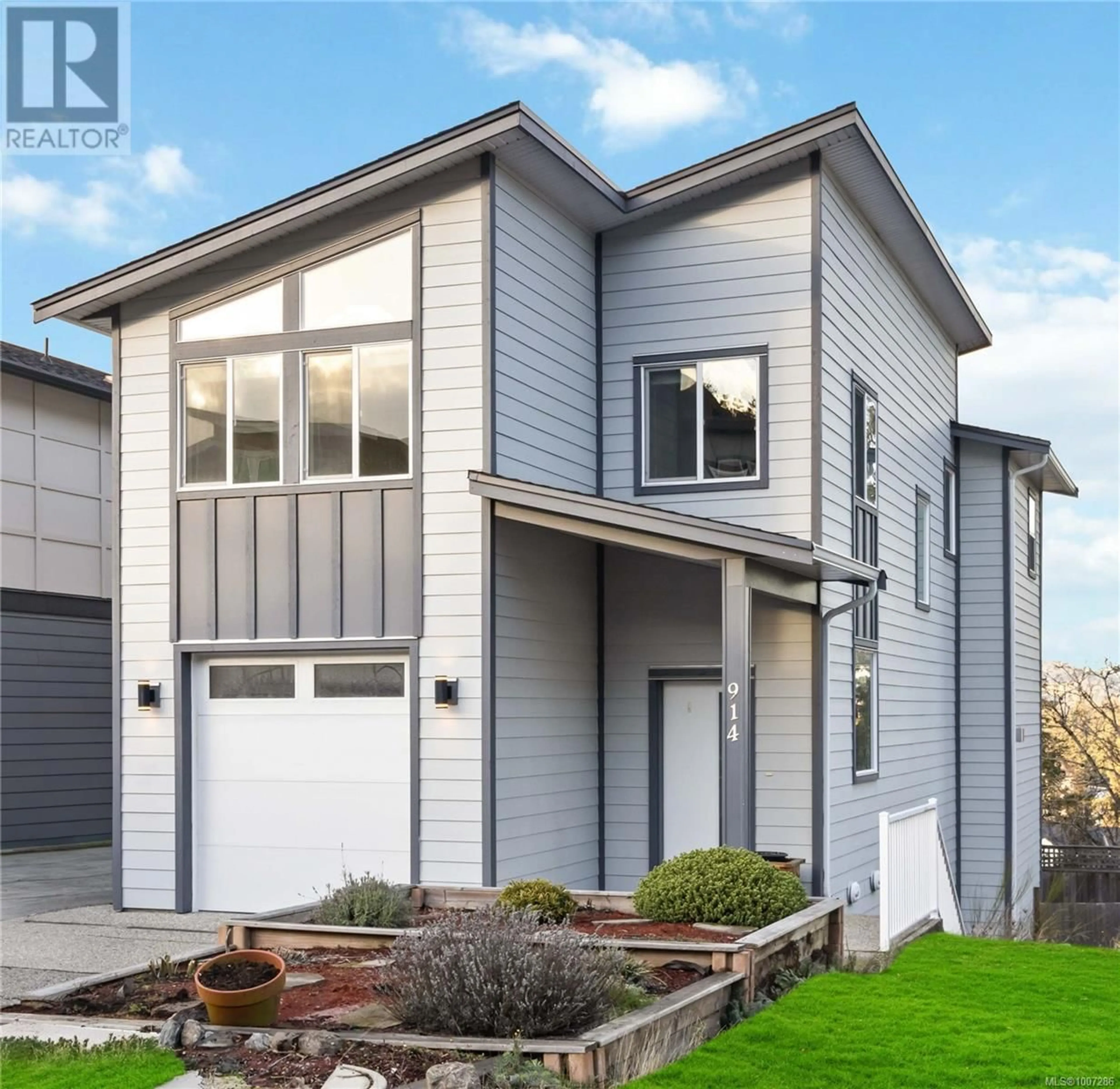 Home with vinyl exterior material, street for 914 PEACE KEEPING CRESCENT, Langford British Columbia V9C2P4