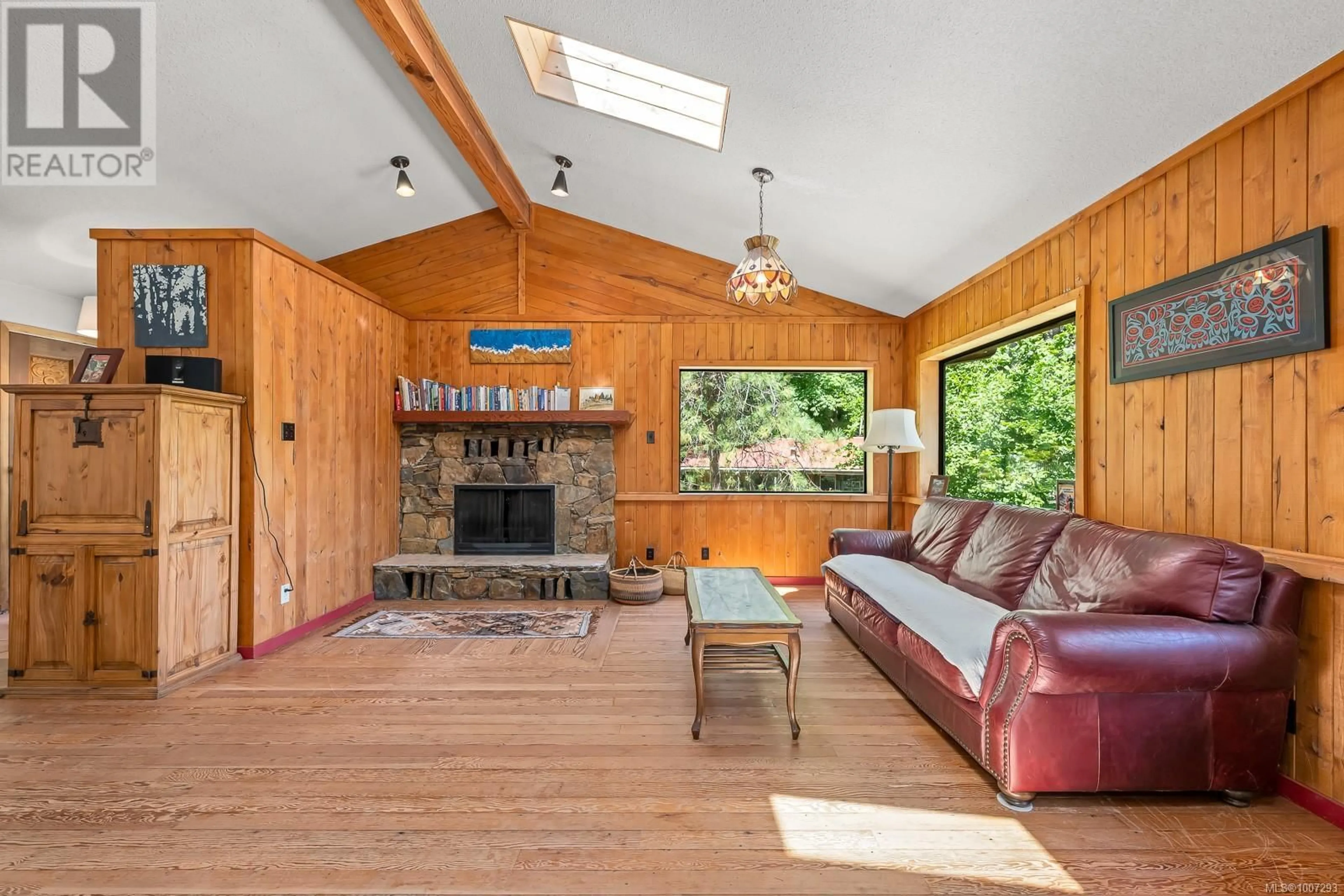 Living room with furniture, unknown for 9900 GREENHILL ROAD, Denman Island British Columbia V0R1T0