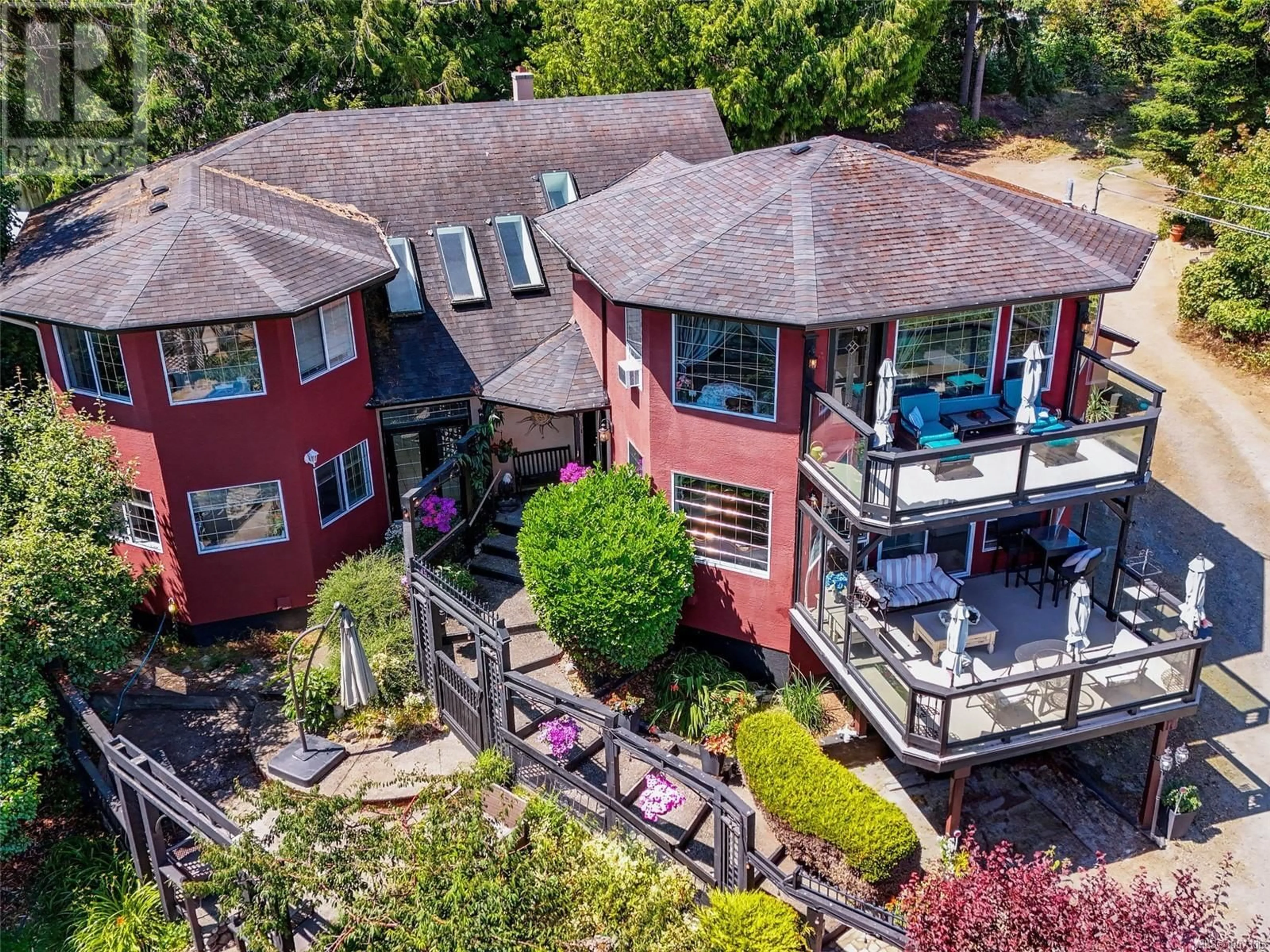 A pic from outside/outdoor area/front of a property/back of a property/a pic from drone, water/lake/river/ocean view for 8626 LOCHSIDE DRIVE, North Saanich British Columbia V8L1M7